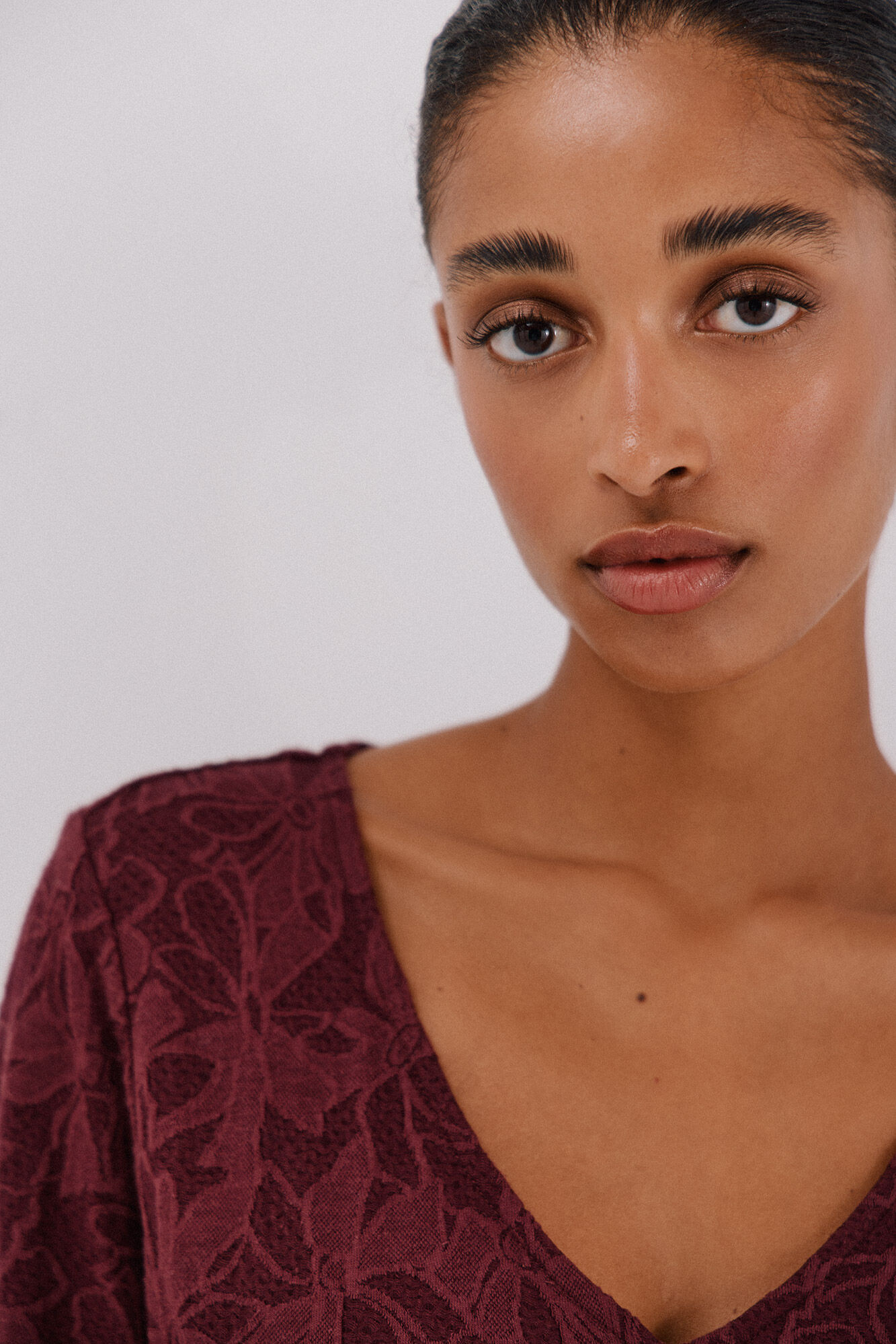 Cortefiel Vestido jacquard Vino