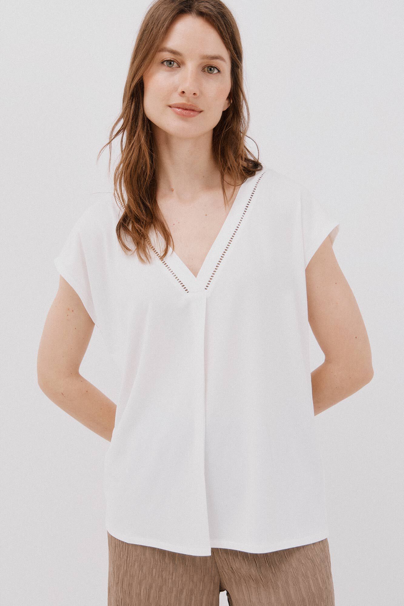 Cortefiel Playera pico con detalle puntilla Blanco