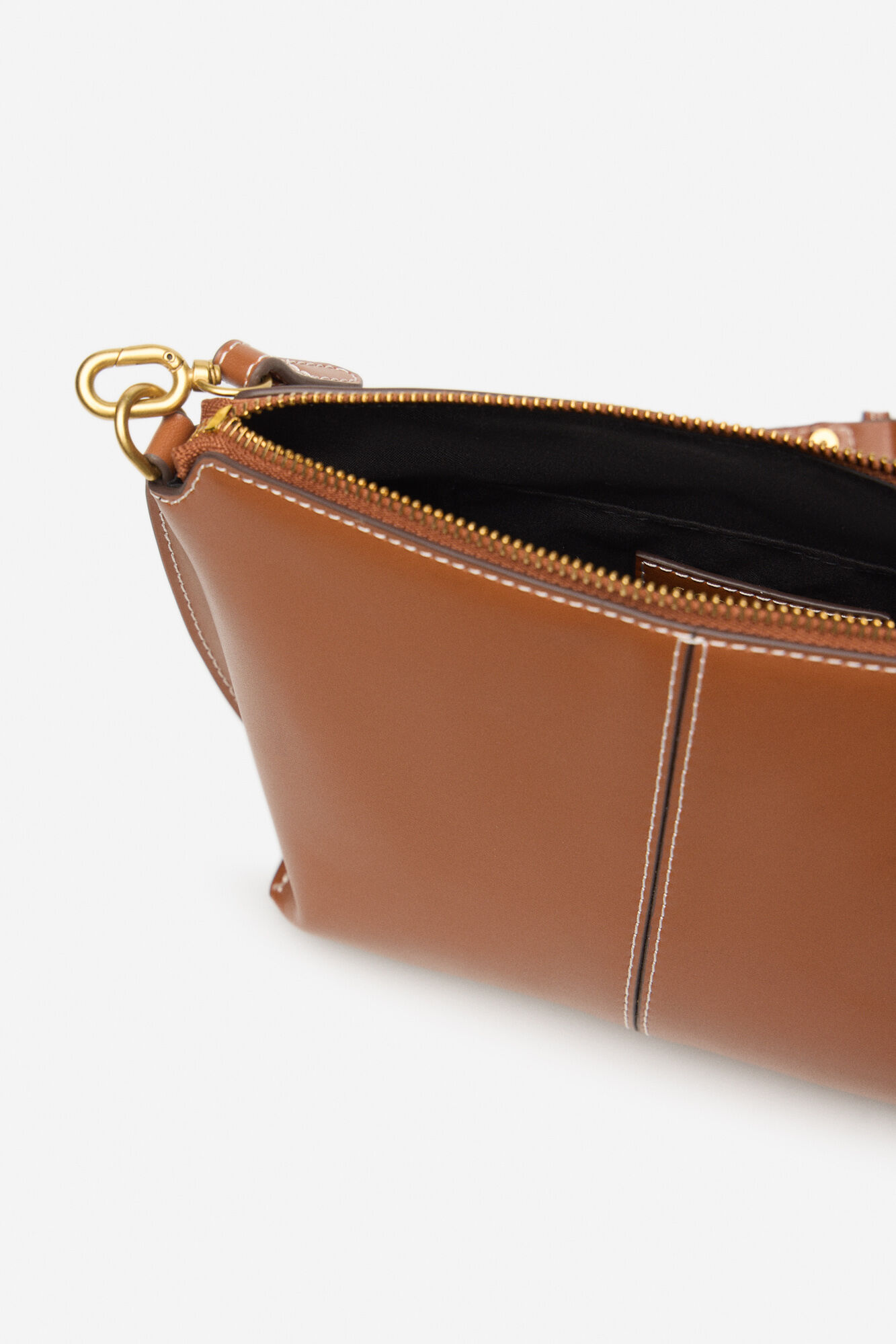 Cortefiel Bandolera b&aacute;sica pespuntes Marr&oacute;n