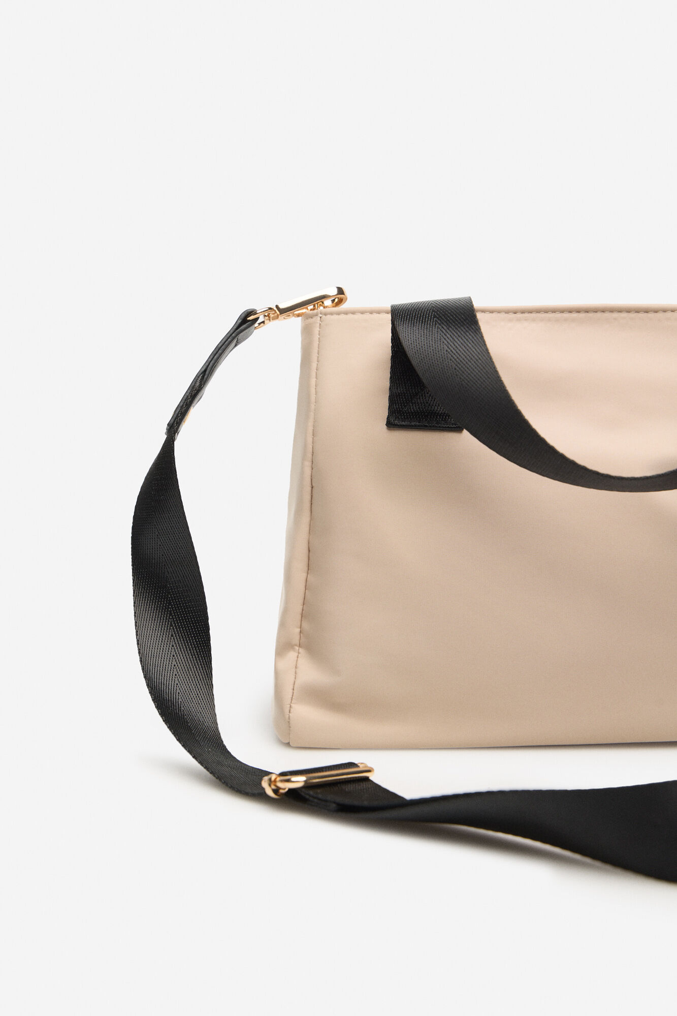 Cortefiel Bolsa shopper de nylon con bolsillo Arena