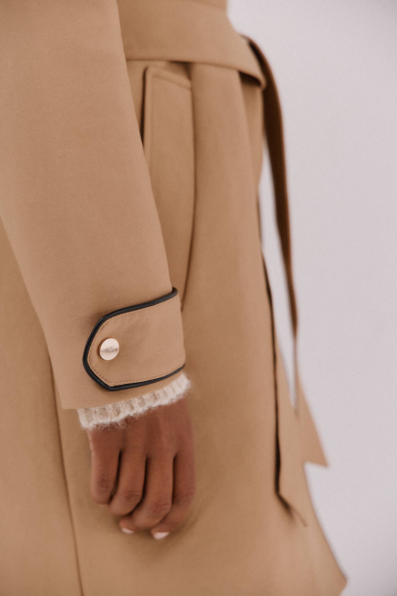 Cortefiel Gabardina con tejido satinado Arena