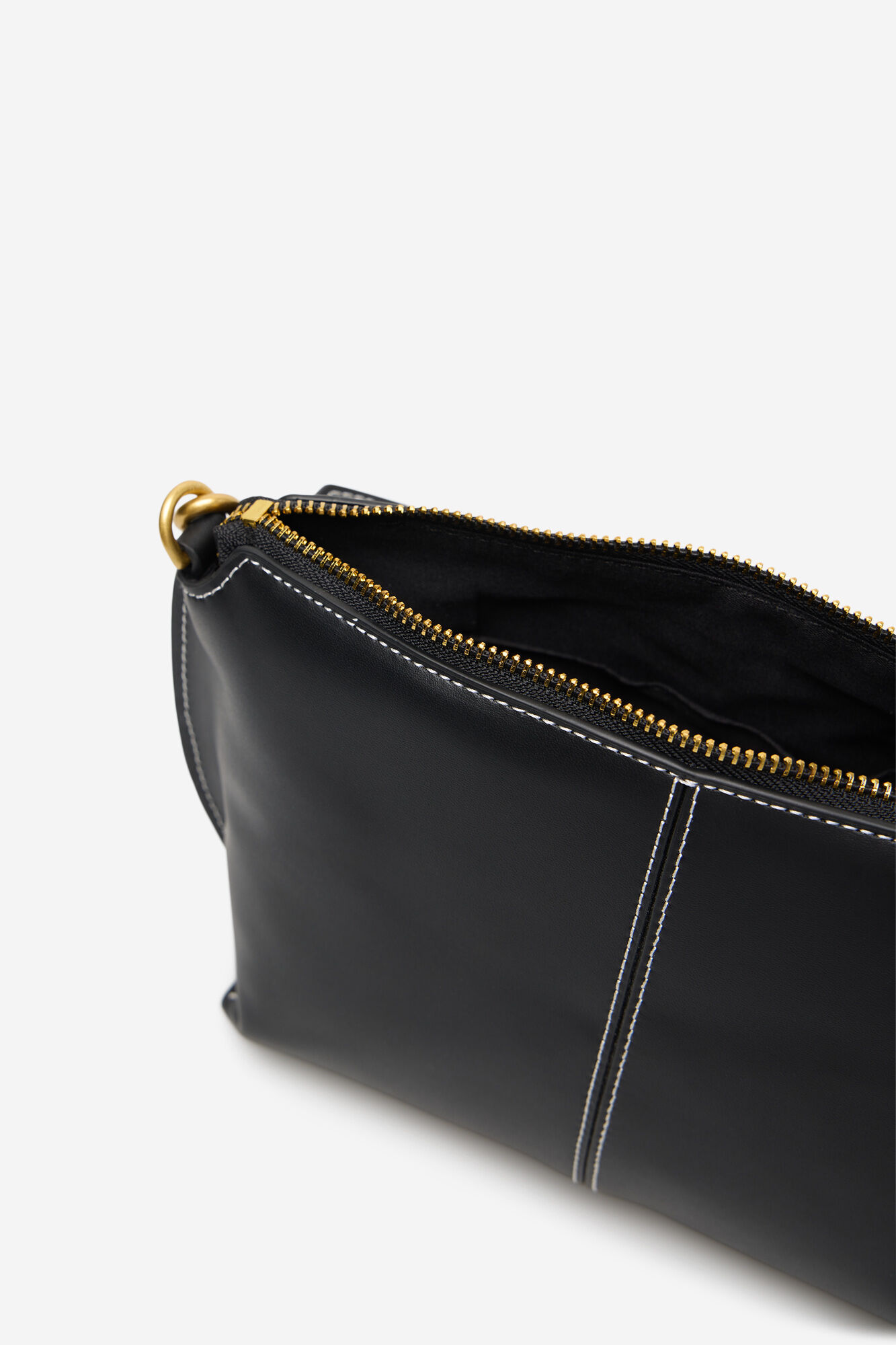 Cortefiel Bandolera b&aacute;sica con pespuntes Negro