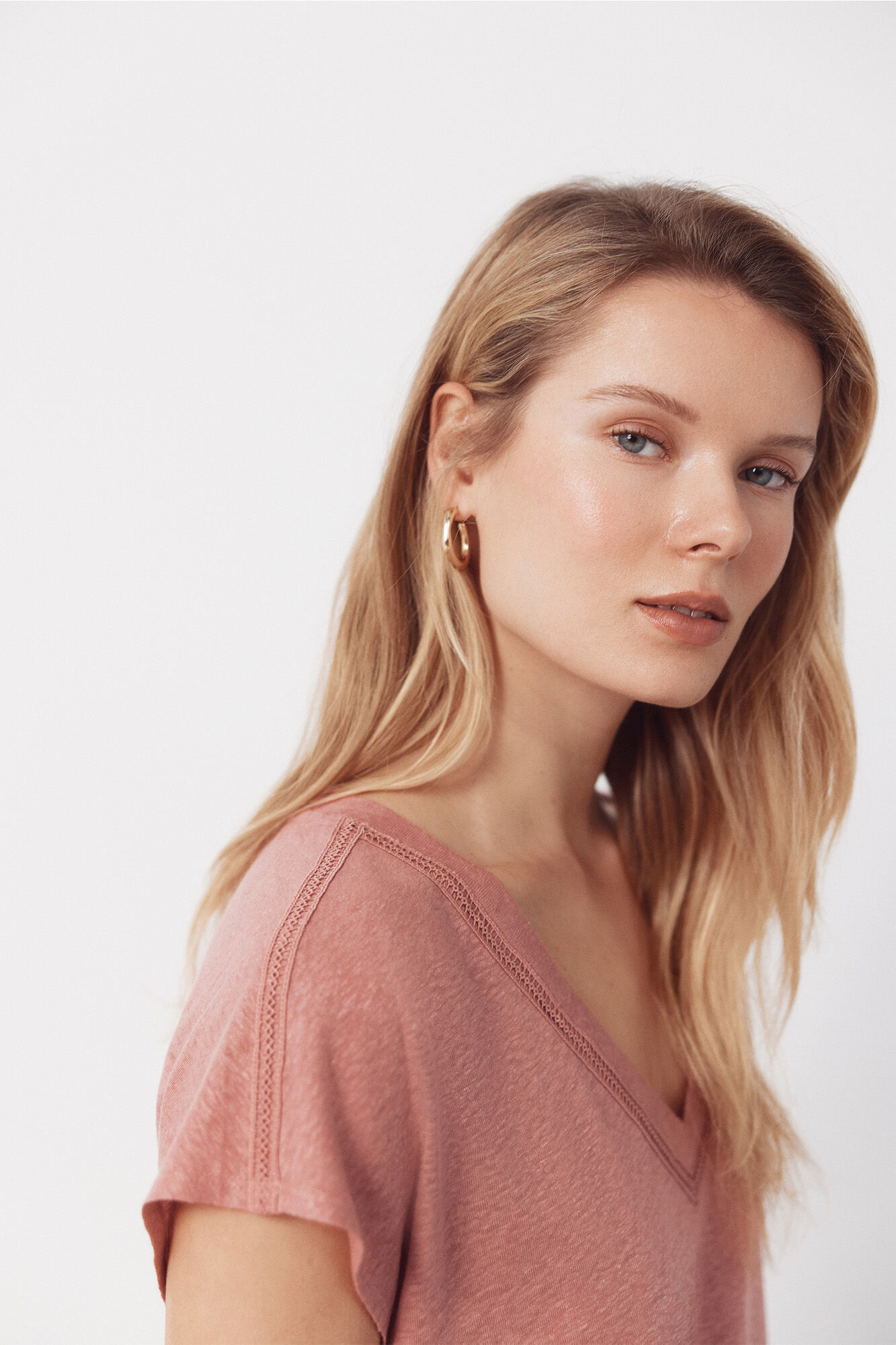 Cortefiel Playera de lino con escote en pico y l&uacute;rex Rosa