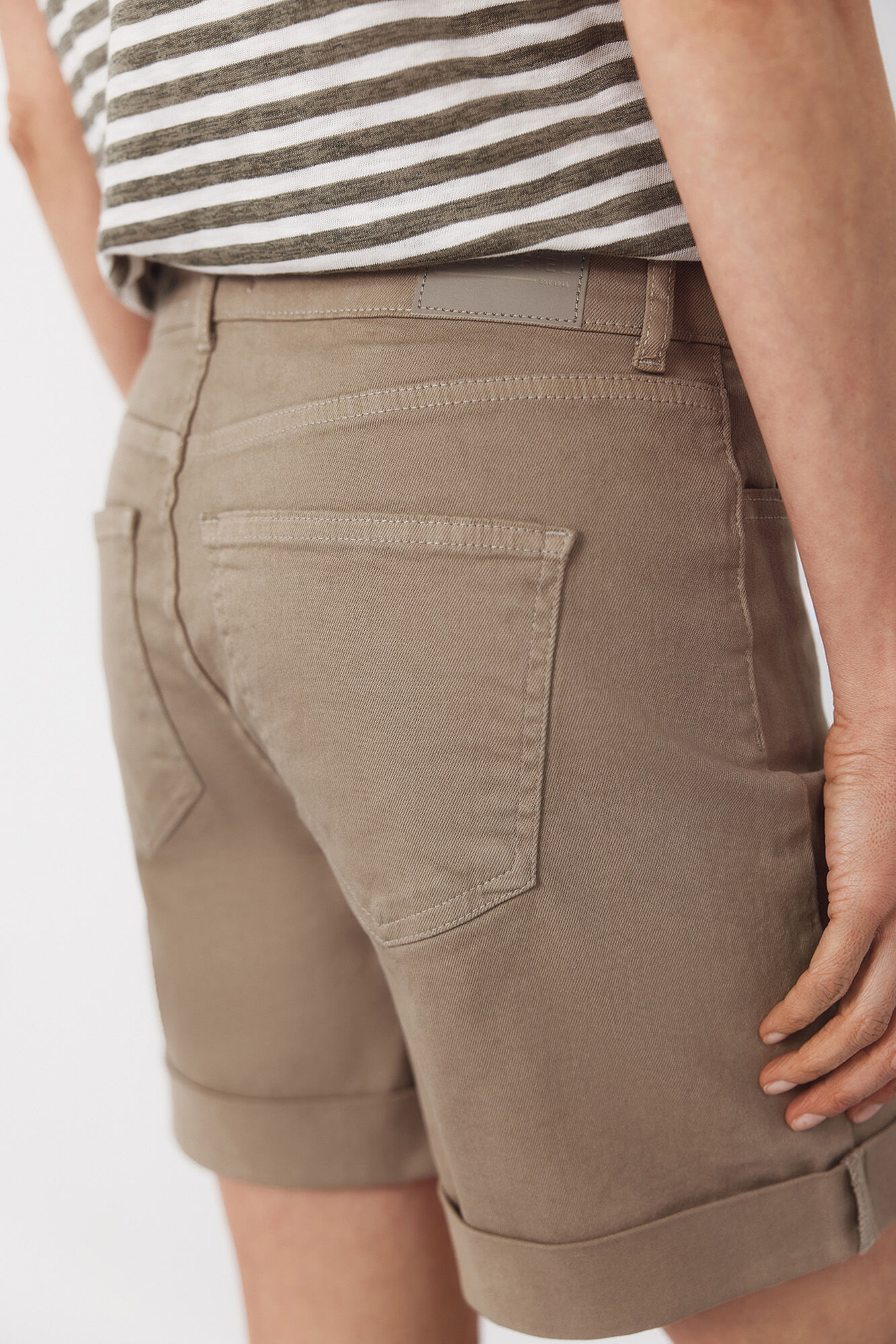 Cortefiel Shorts de mezclilla color Kaki