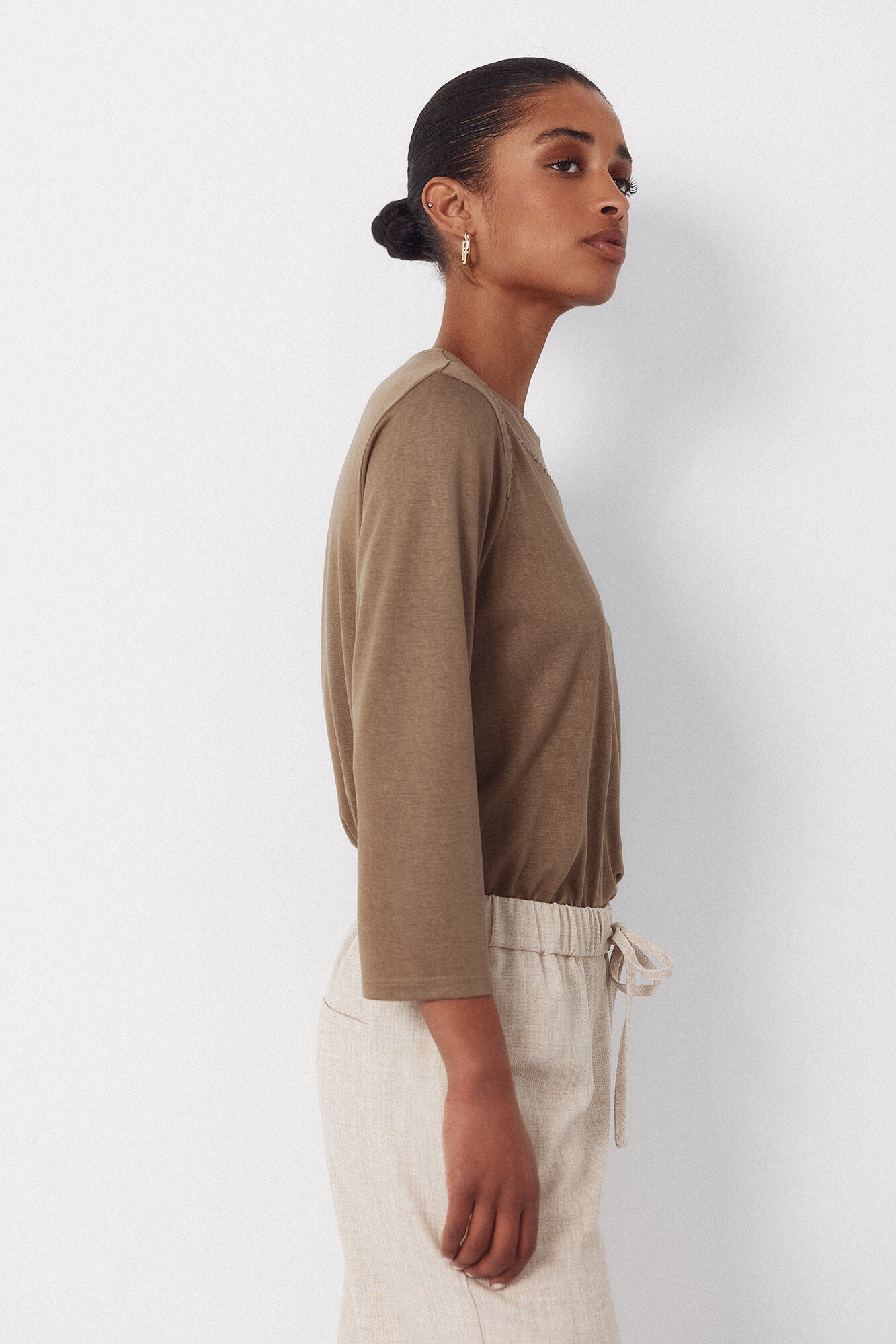 Cortefiel Camiseta detalle vainicas Kaki