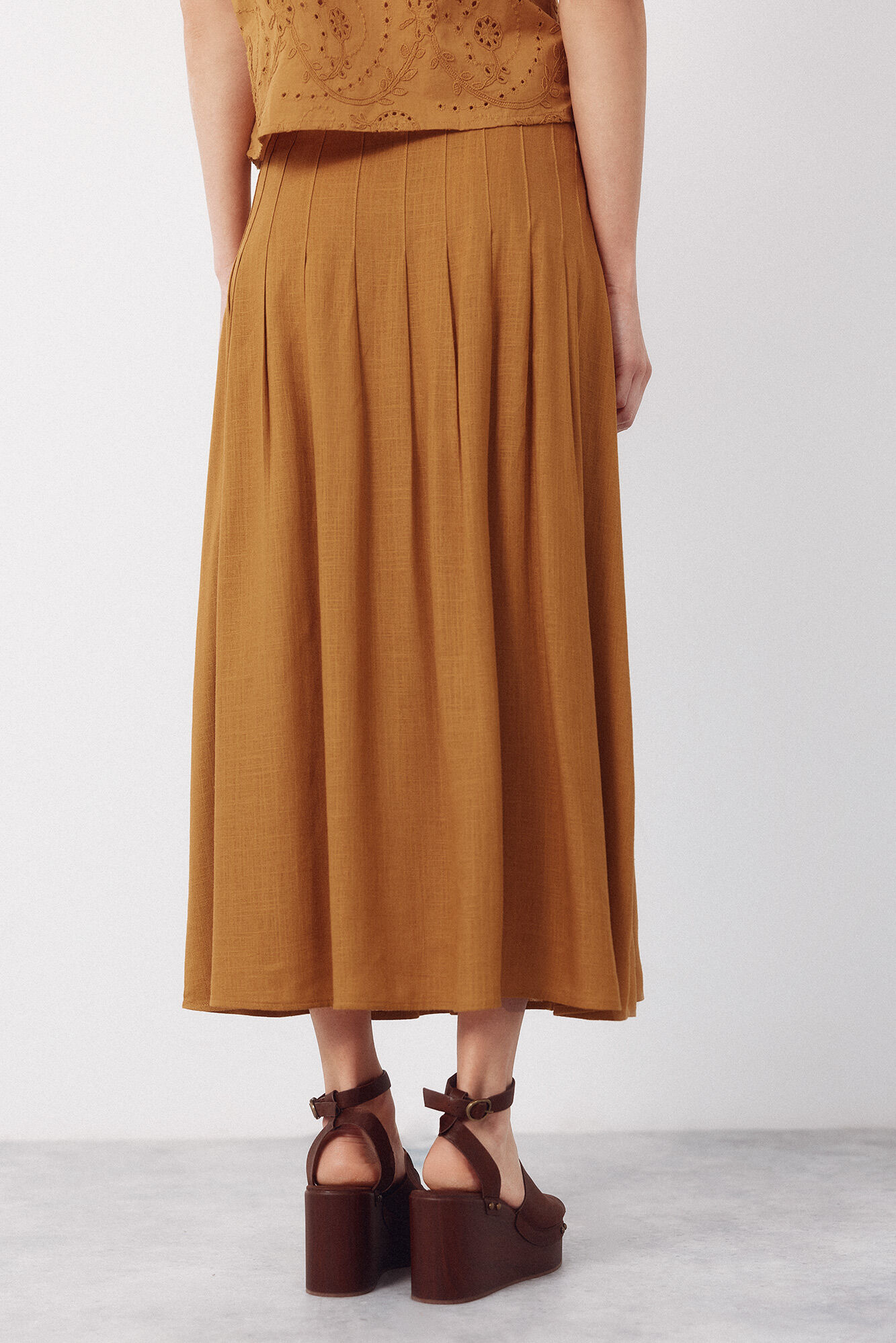 Cortefiel Falda midi de tablas Dorado