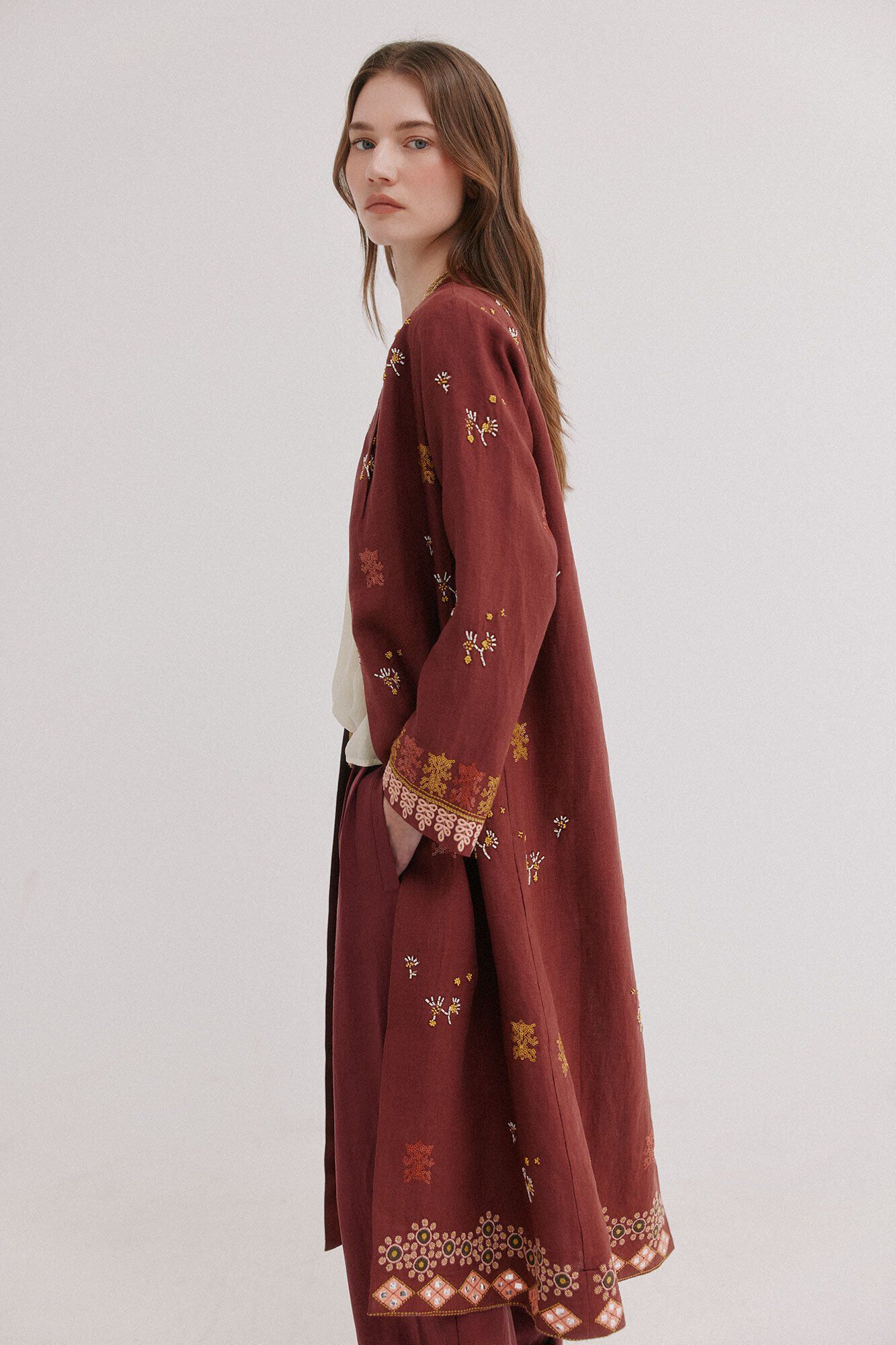 Hoss Intropia Entra. Kimono de lino largo Granate