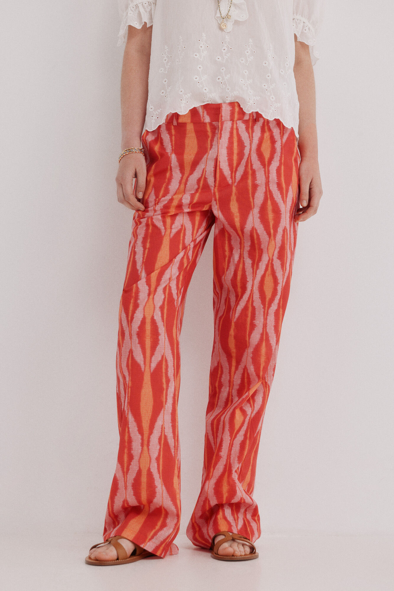 Hoss Intropia Perla. Pantal&oacute;n flu&iacute;do estampado