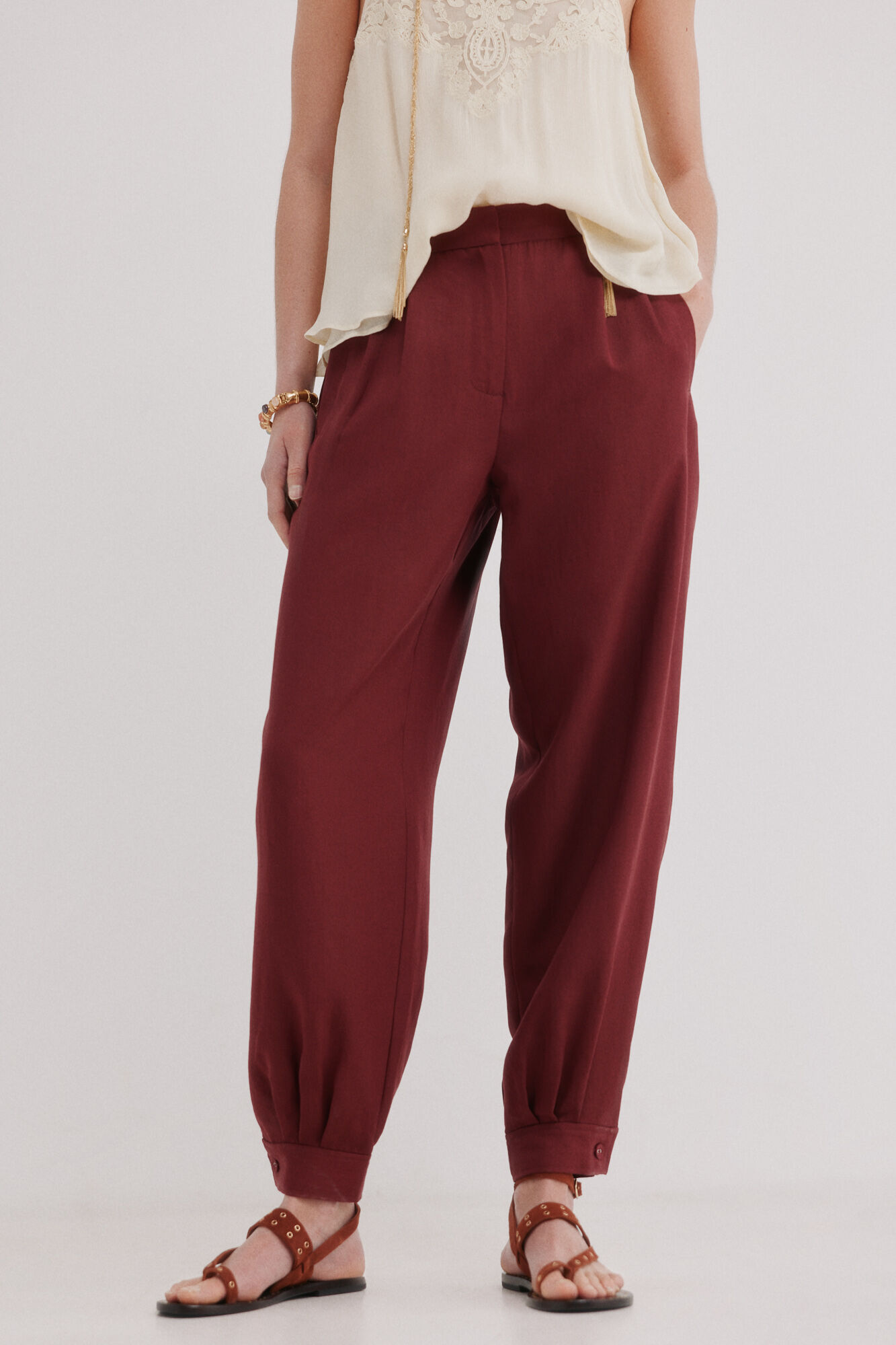 Hoss Intropia Paola. Pantal&oacute;n fit bombacho Vino