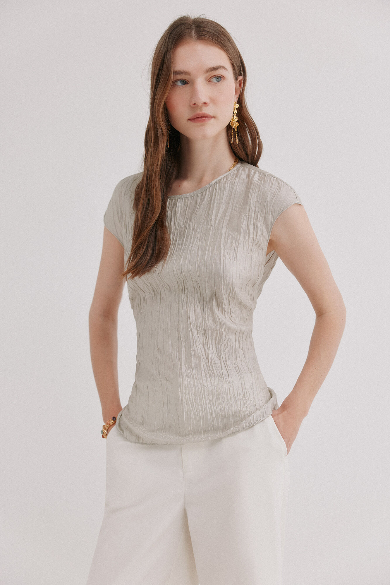 Hoss Intropia Claudia. Top con textura plisada Marfil