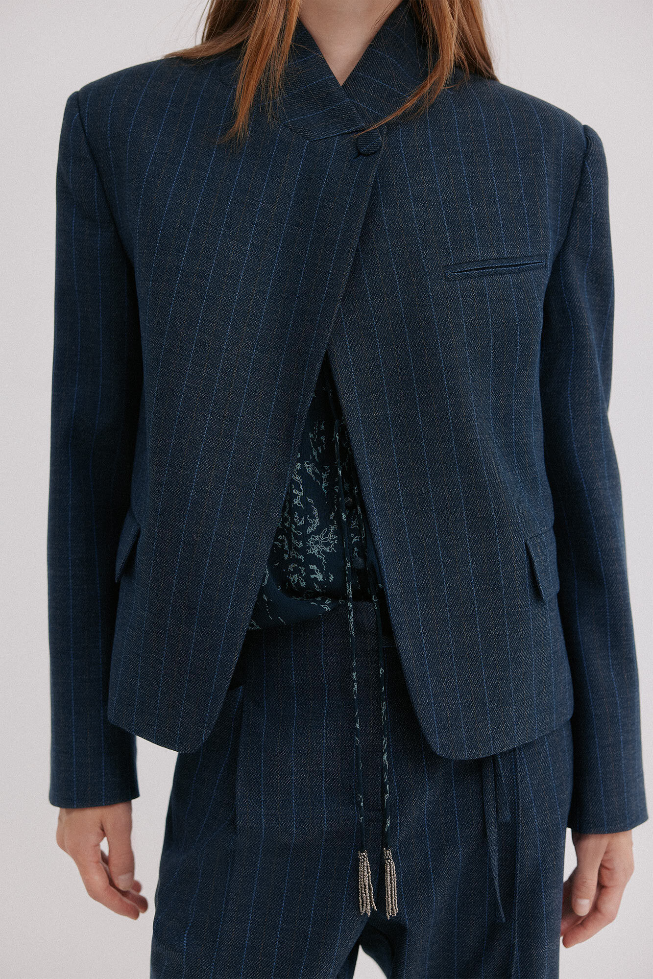 Hoss Intropia Edda. Blazer cropped Azul marino
