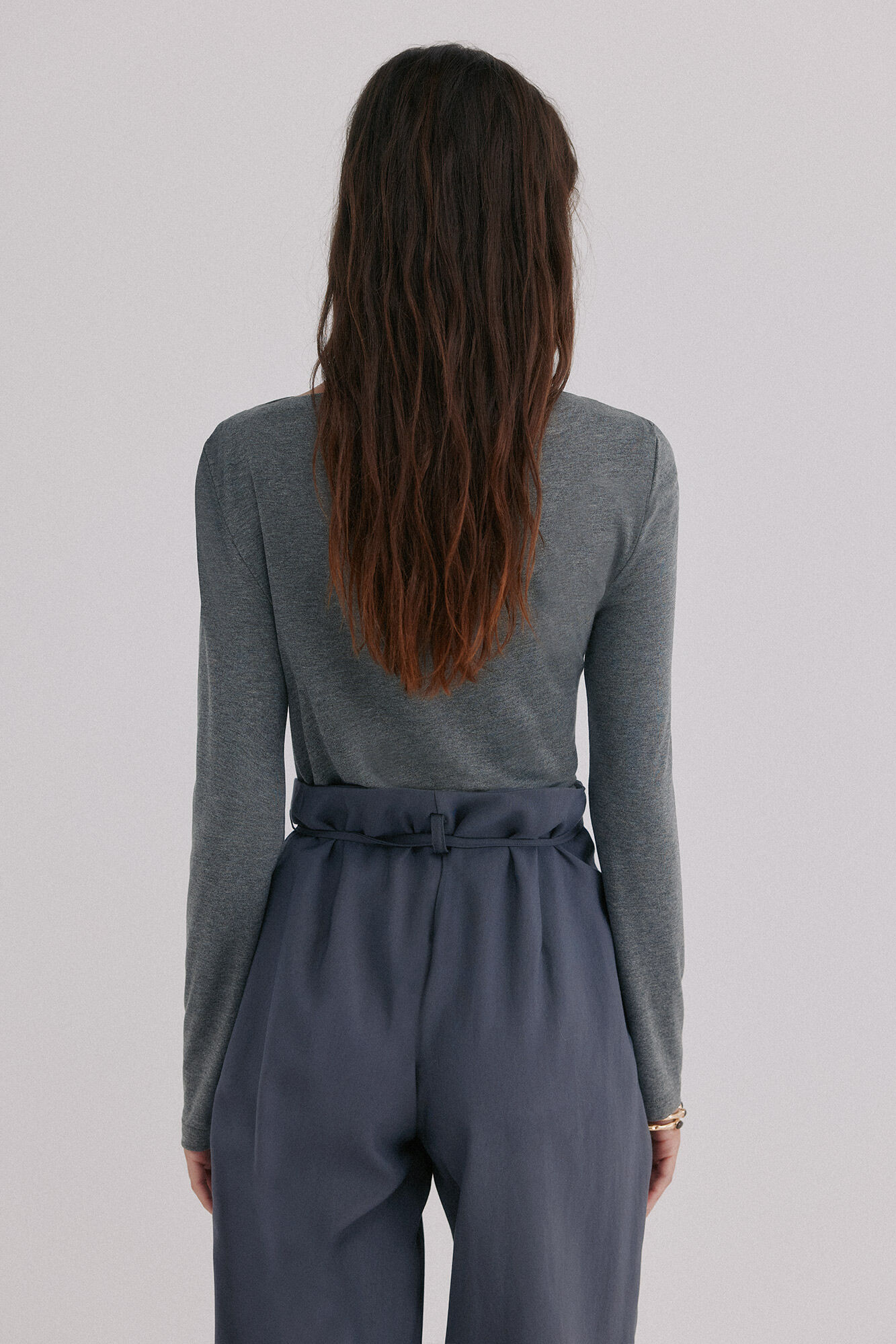 Hoss Intropia Mercedes. Top drapeado Gris