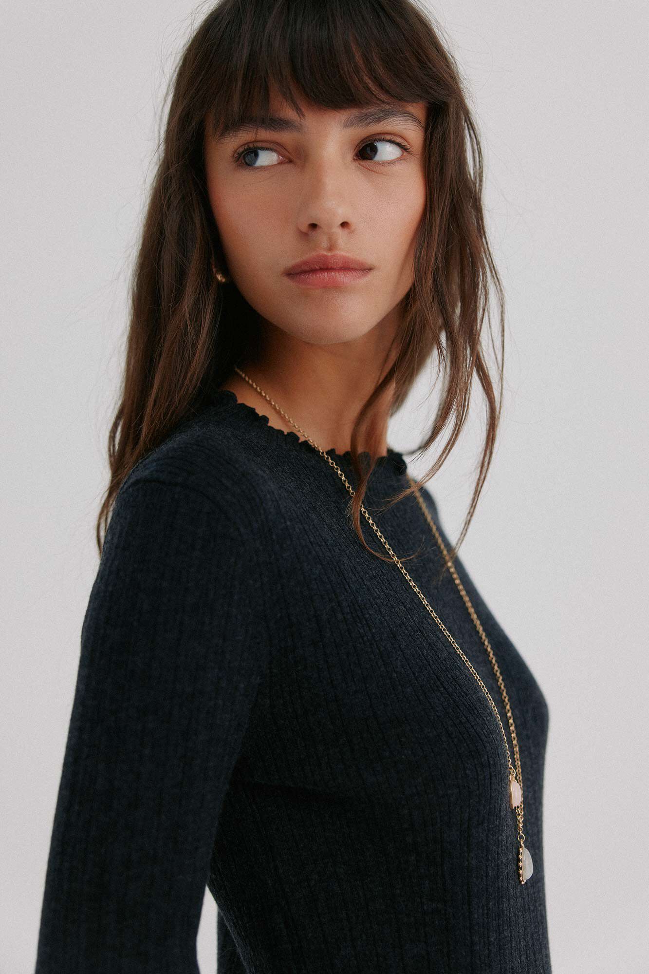 Hoss Intropia Nidia. Top con detalle de ondas Gris