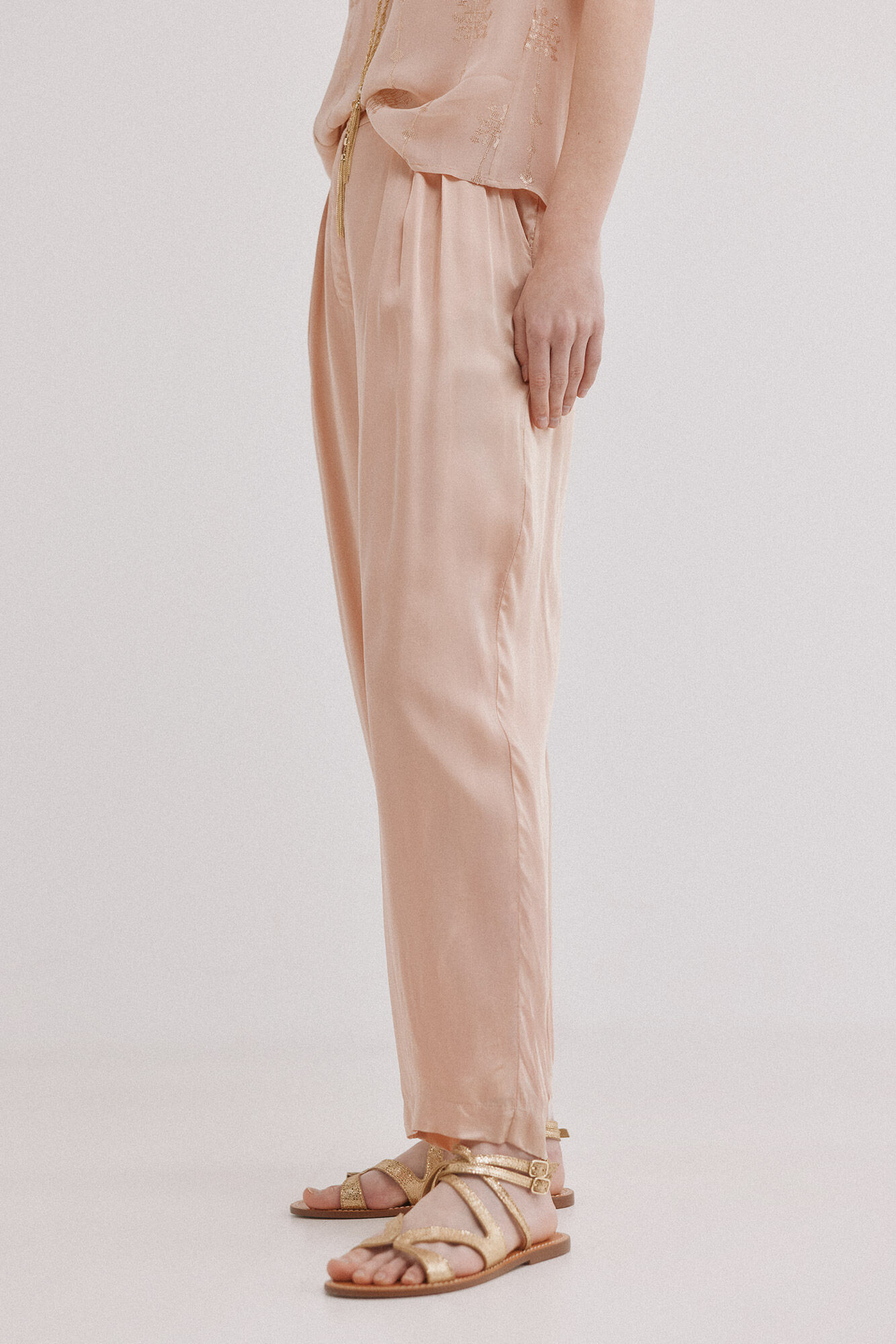 Hoss Intropia Pearl. Pantal&oacute;n flu&iacute;do satinado Rosa