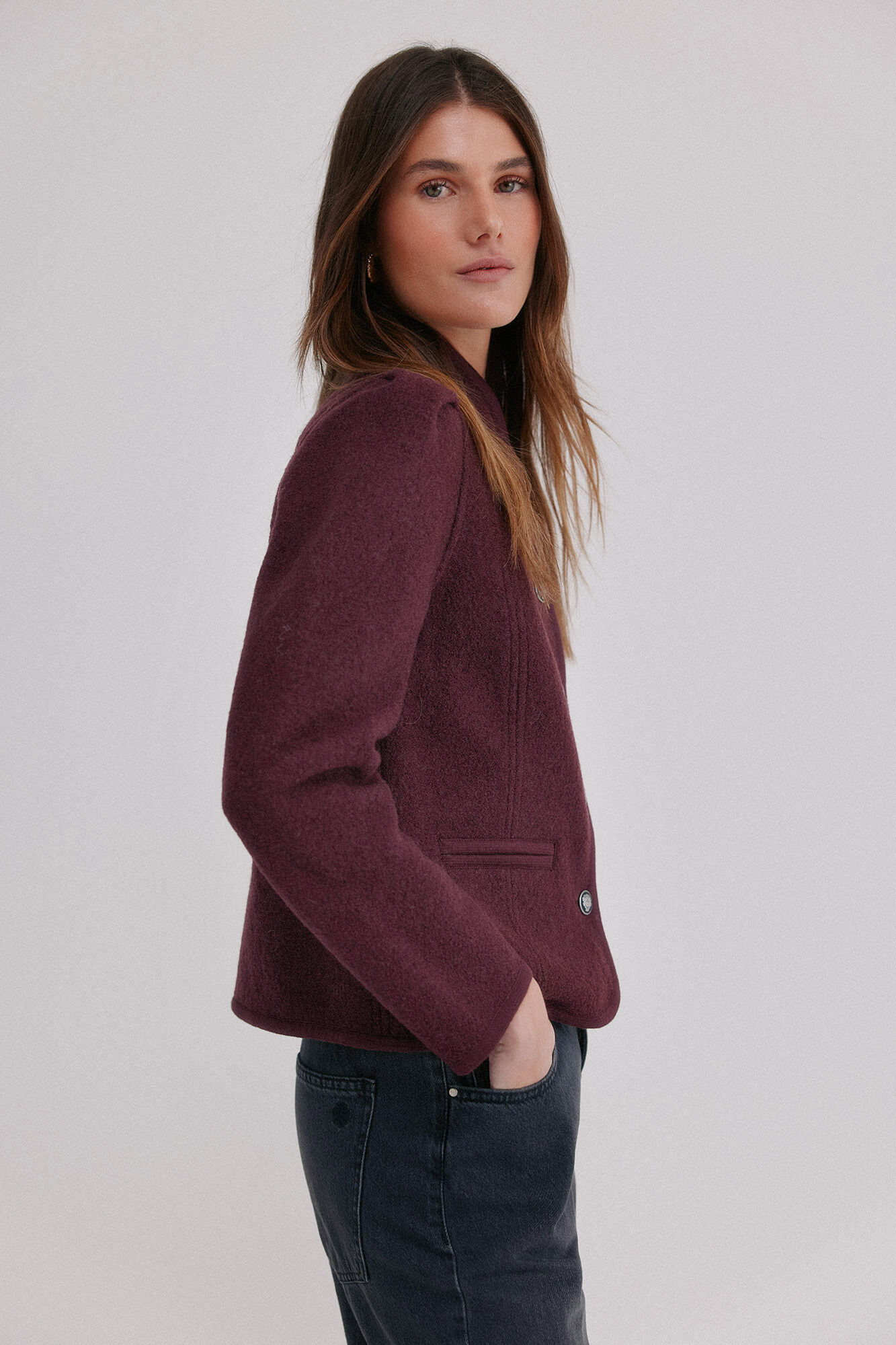 Hoss Intropia Fernanda. Abrigo estilo austriaca Granate