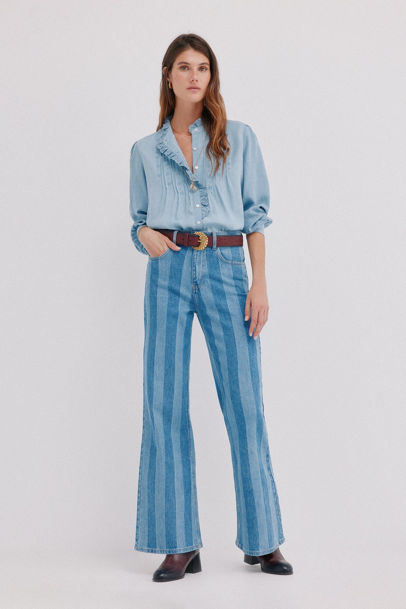 Hoss Intropia Cintia. Blusa con volante en la solapa Azul