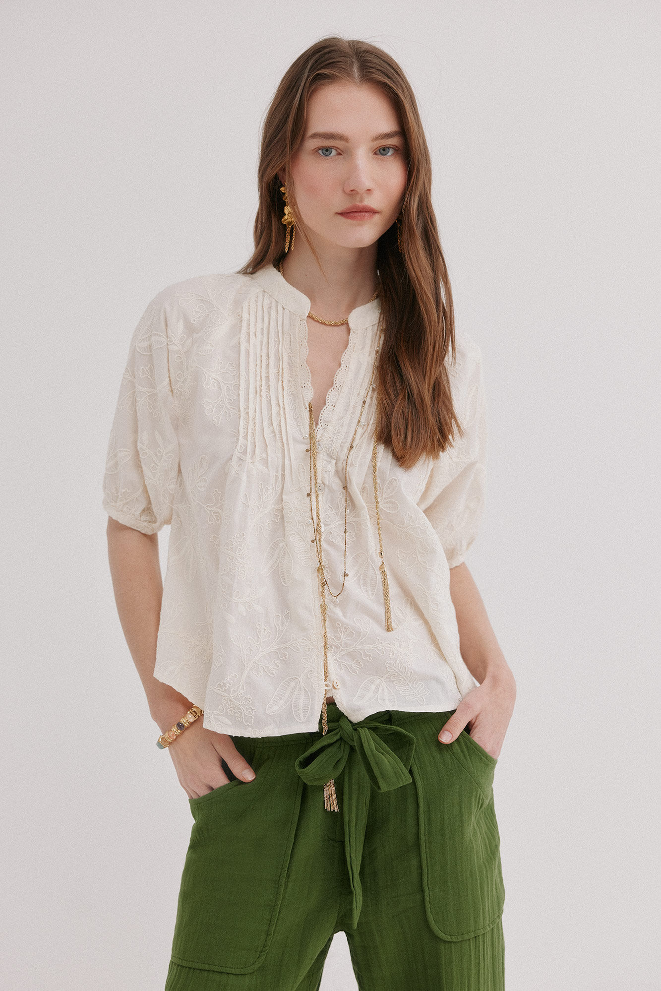 Hoss Intropia Celia. Blusa bordado floral Marfil