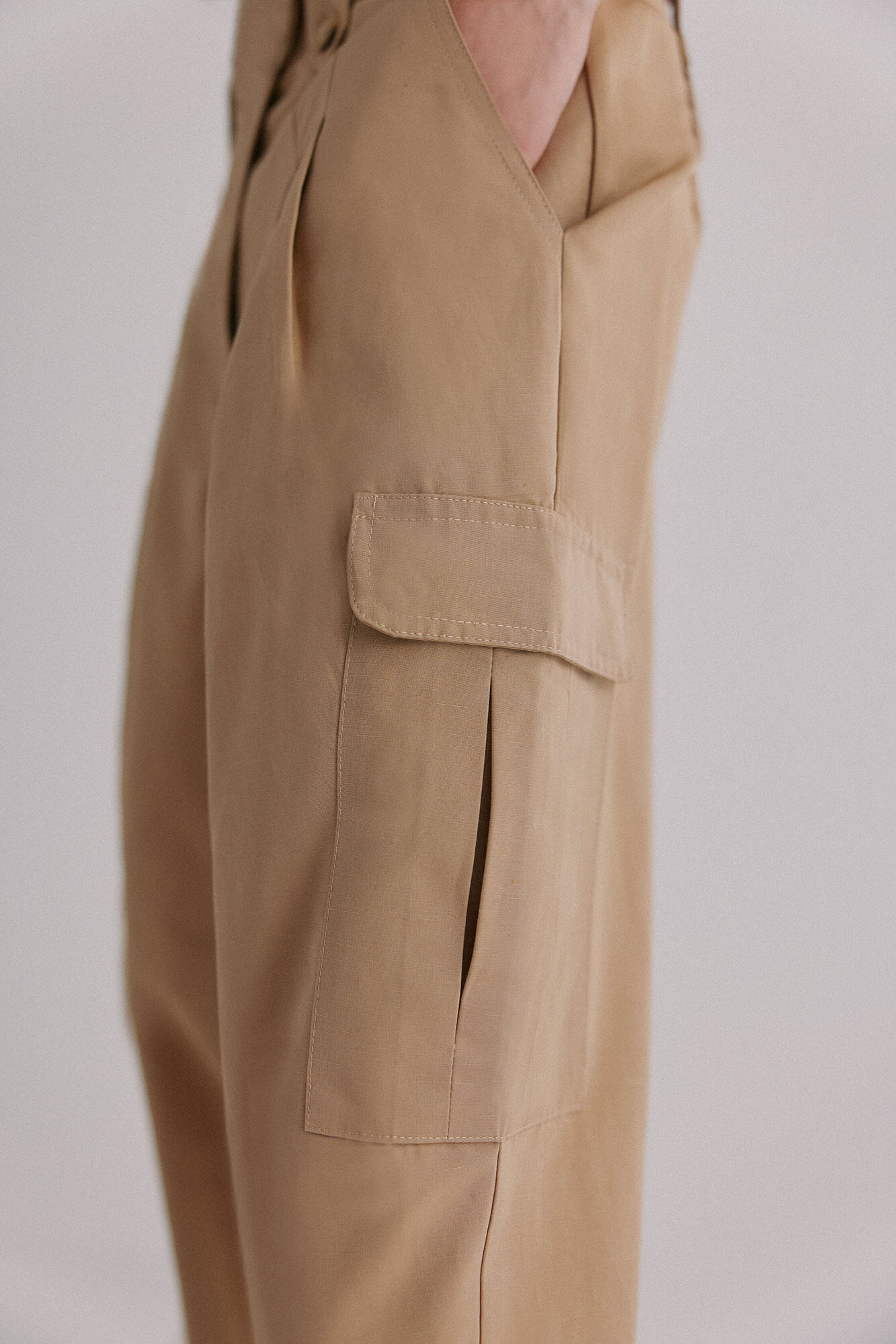 Hoss Intropia Pantal&oacute;n cargo Piera Marfil