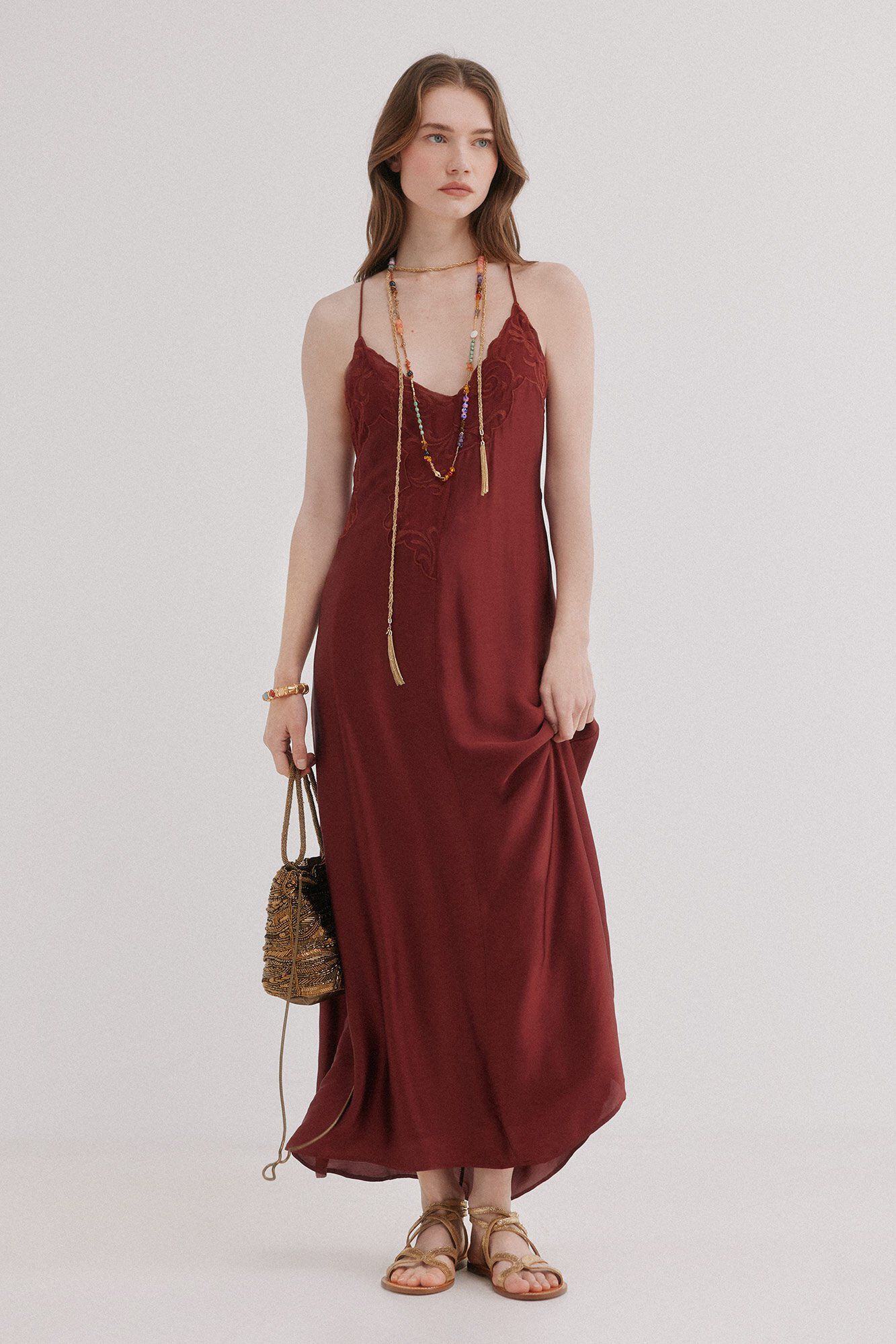 Hoss Intropia Amalia. Vestido lencero bordado Granate