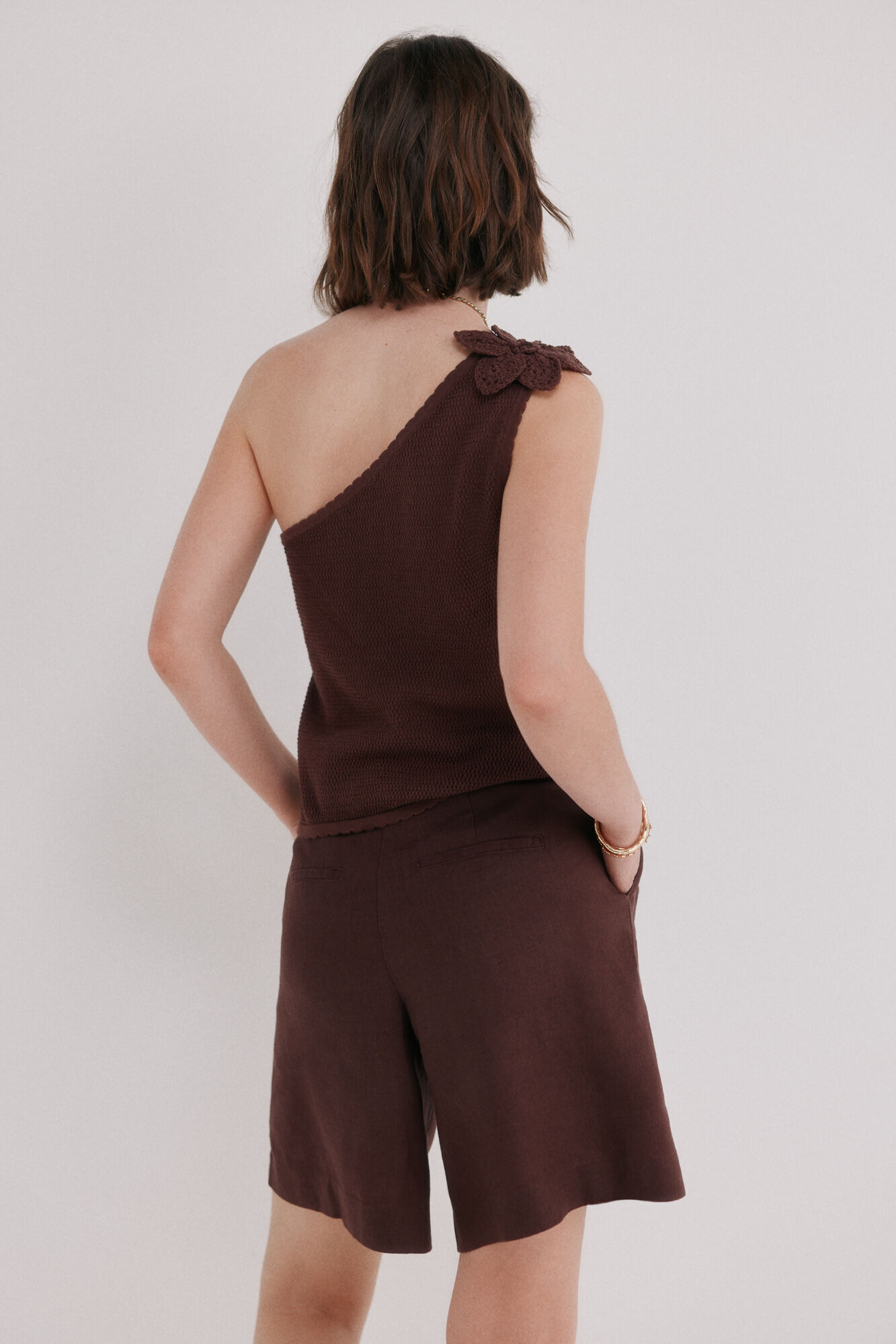 Hoss Intropia Juliana. Top asim&eacute;trico crochet Marron