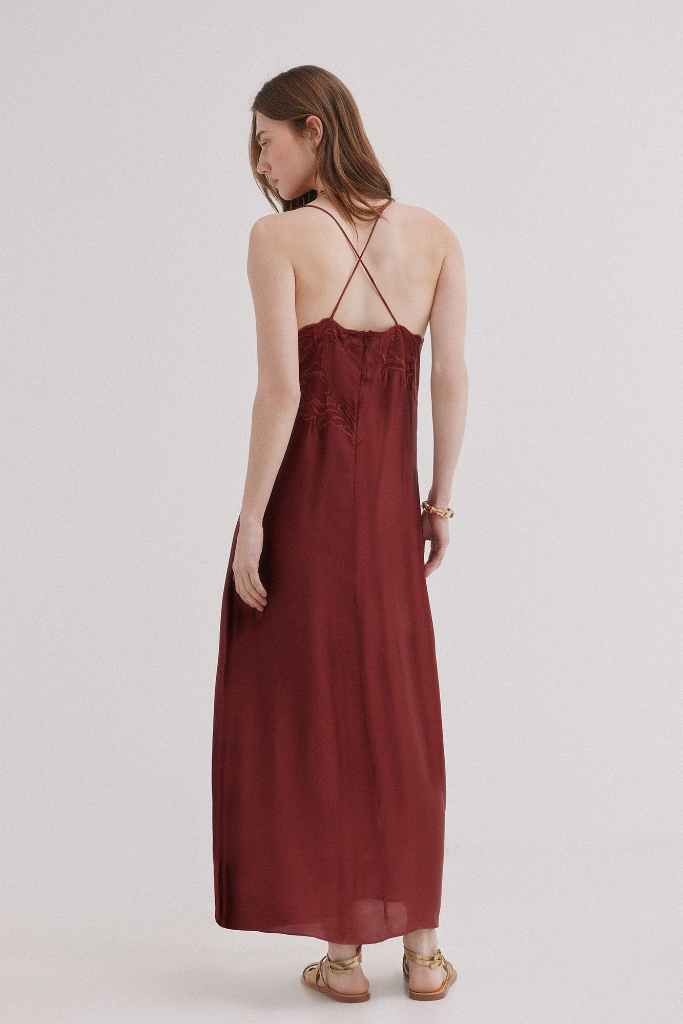 Hoss Intropia Amalia. Vestido lencero bordado Granate
