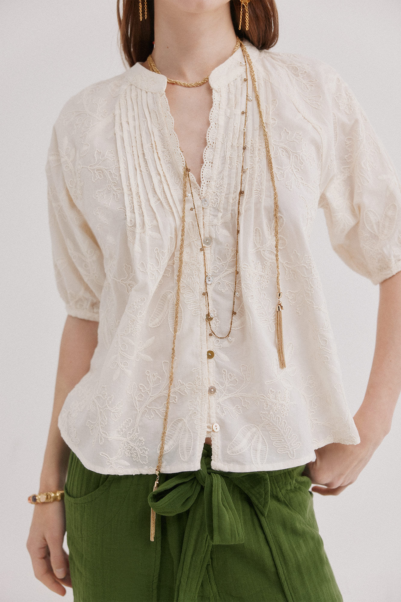 Hoss Intropia Celia. Blusa bordado floral Marfil