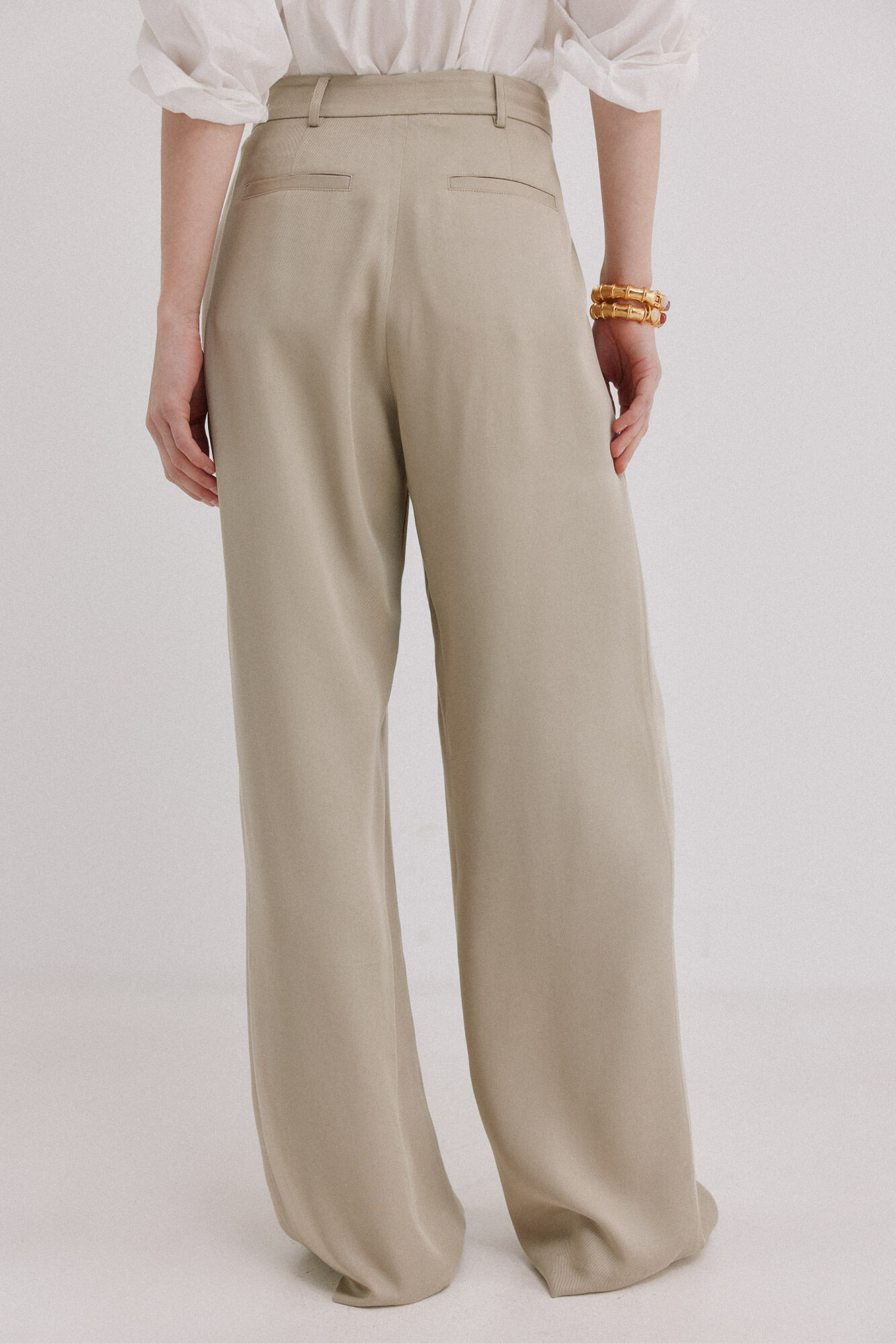 Hoss Intropia Paloma. Pantal&oacute;n doble pliegue Marfil