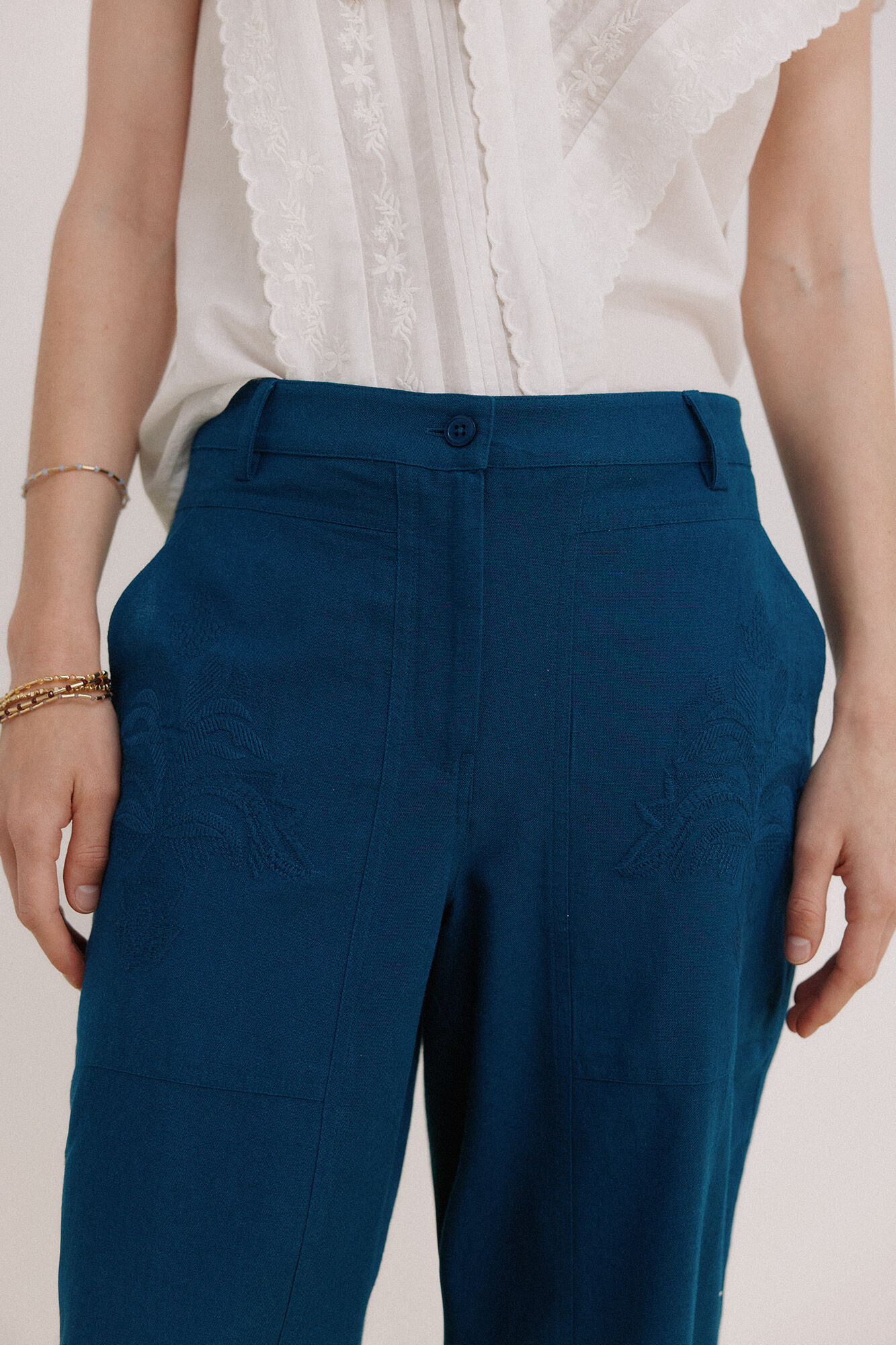 Hoss Intropia Pecks. Pantal&oacute;n bordado Azul oscuro