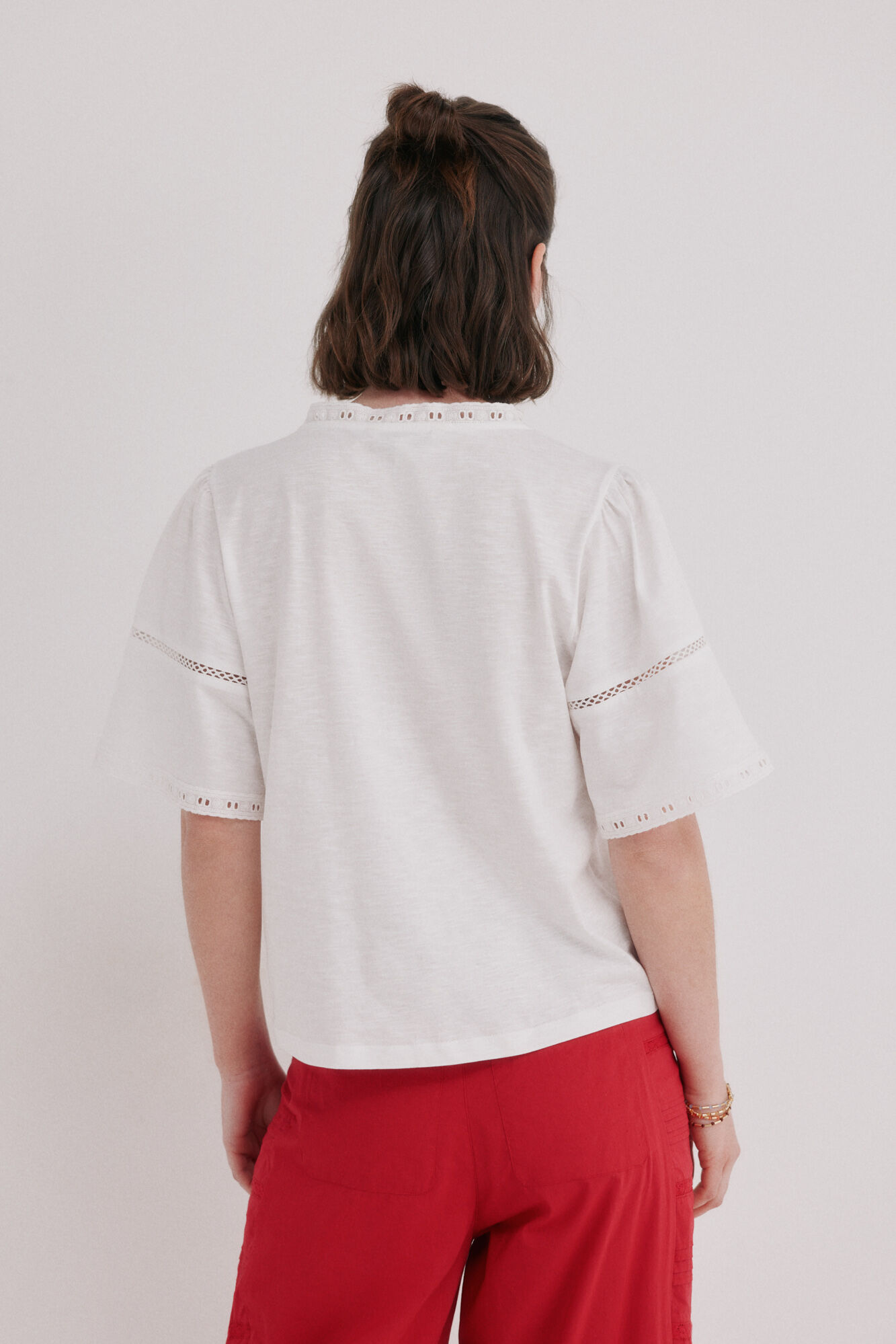 Hoss Intropia Mireia. Camiseta bordados Marfil