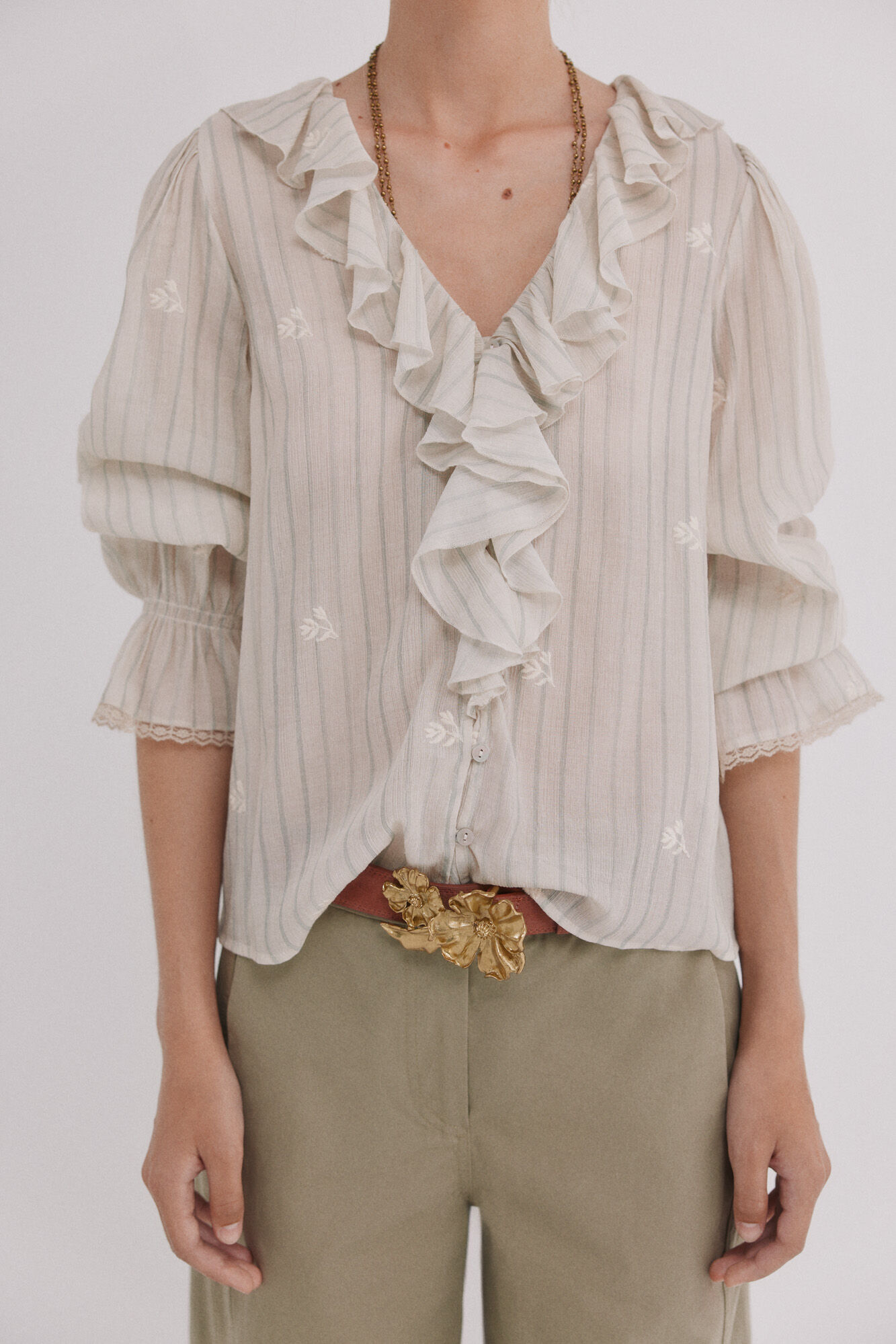 Hoss Intropia Clarisse. Blusa de volantes Marfil