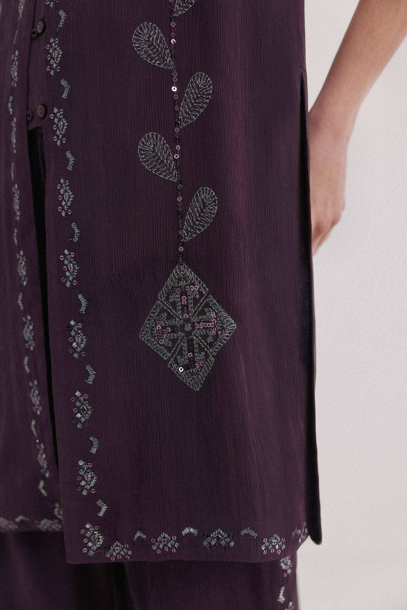 Hoss Intropia Cira. Blusa bordada  Morado