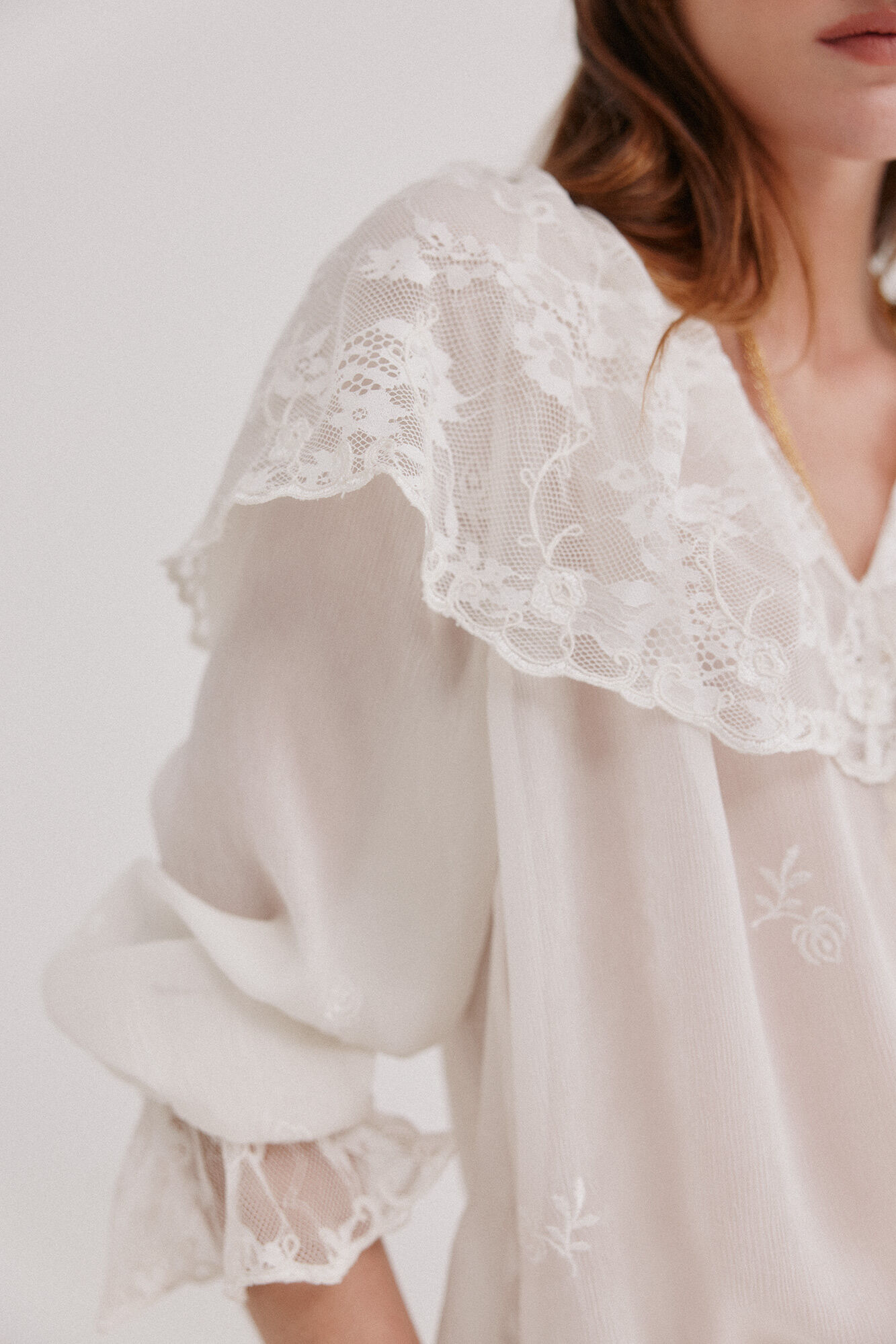 Hoss Intropia Catalina. Blusa rom&aacute;ntica Marfil