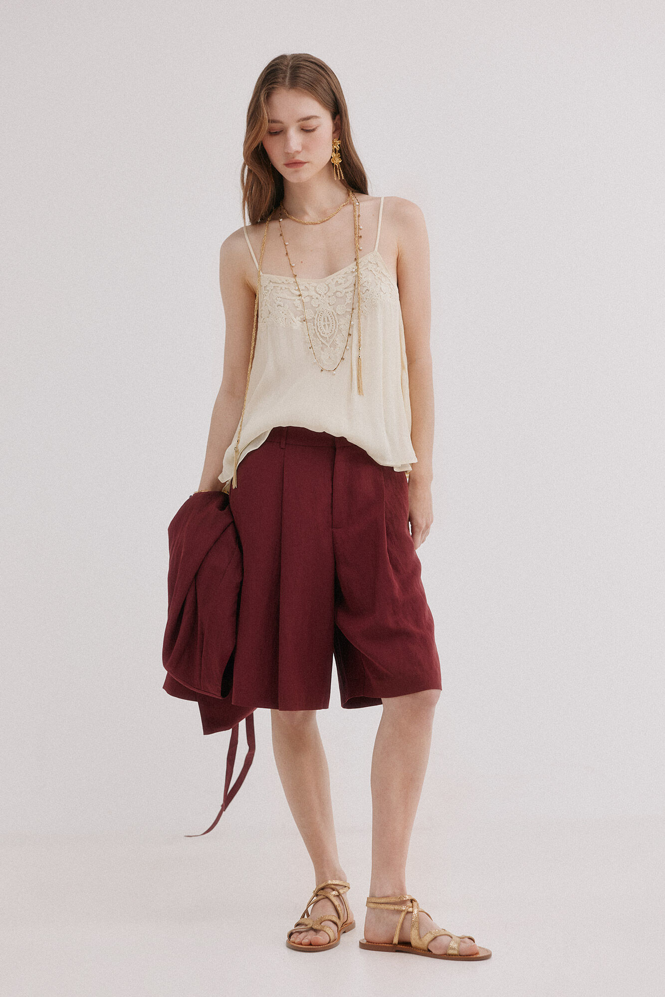 Hoss Intropia Paisley. Bermudas flu&iacute;das Vino