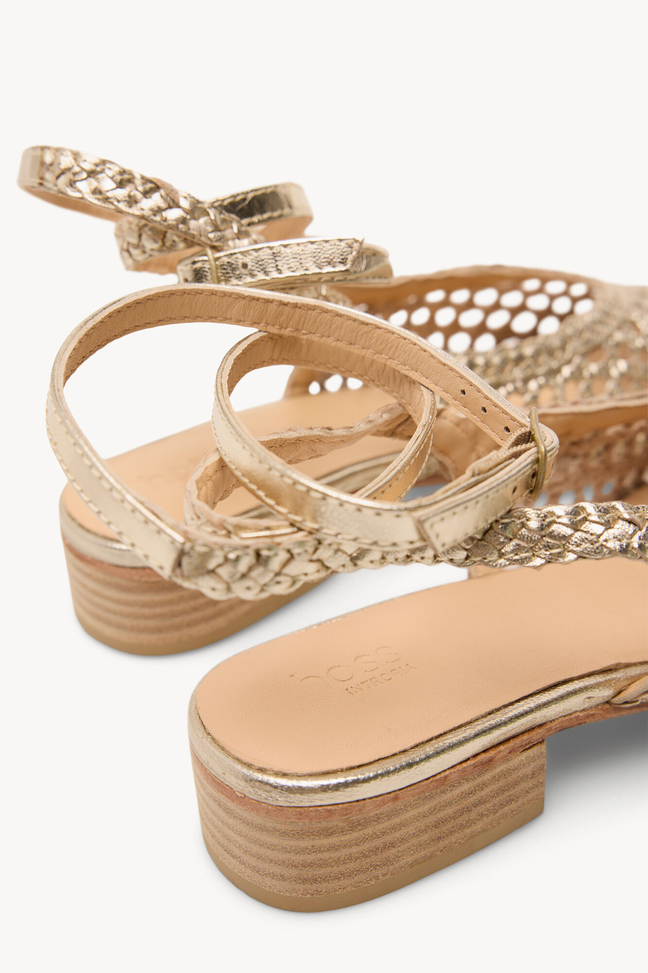 Hoss Intropia Maia. Bailarina de piel trenzada con tac&oacute;n Dorado