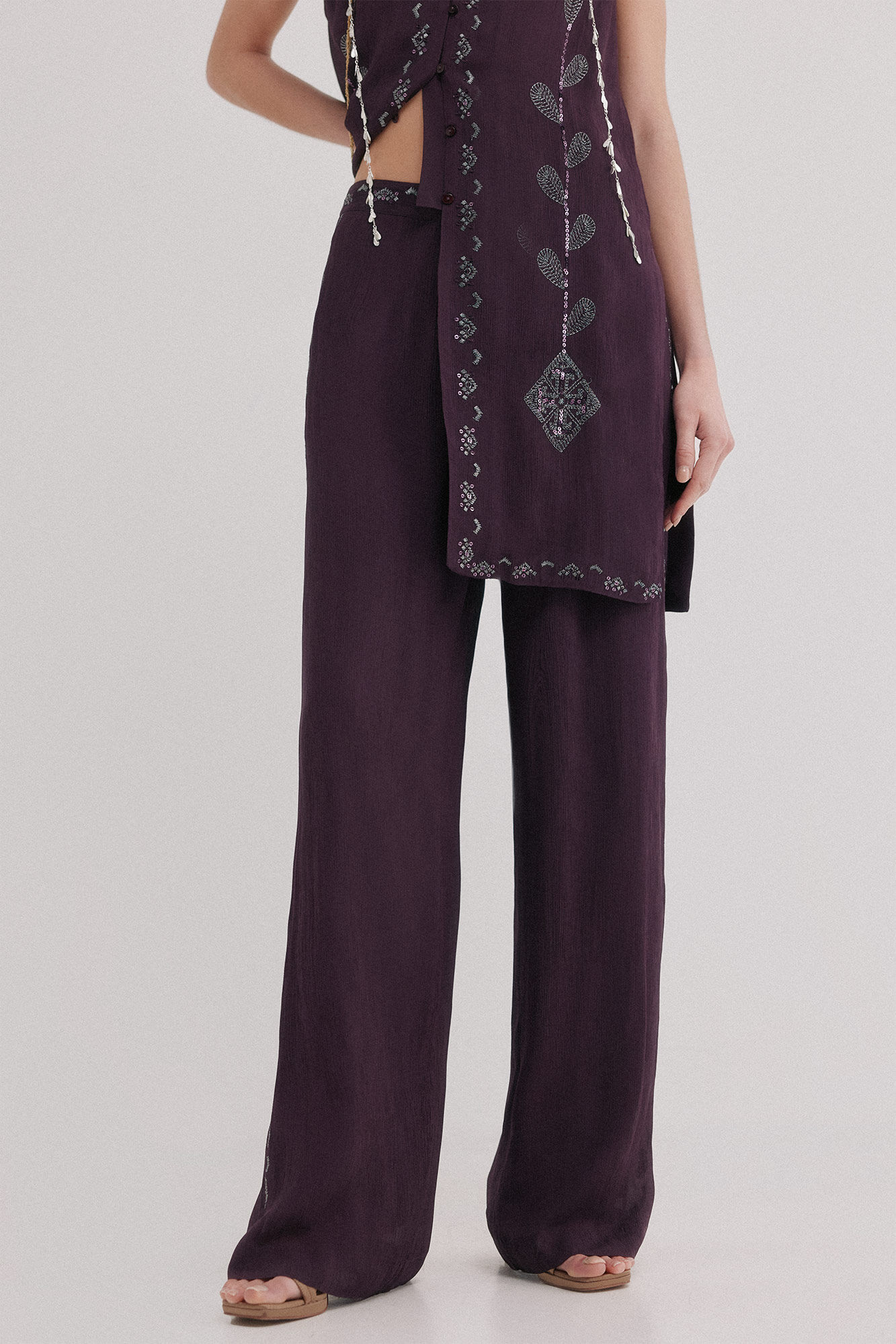 Hoss Intropia Prisca. Pantal&oacute;n bordado Morado