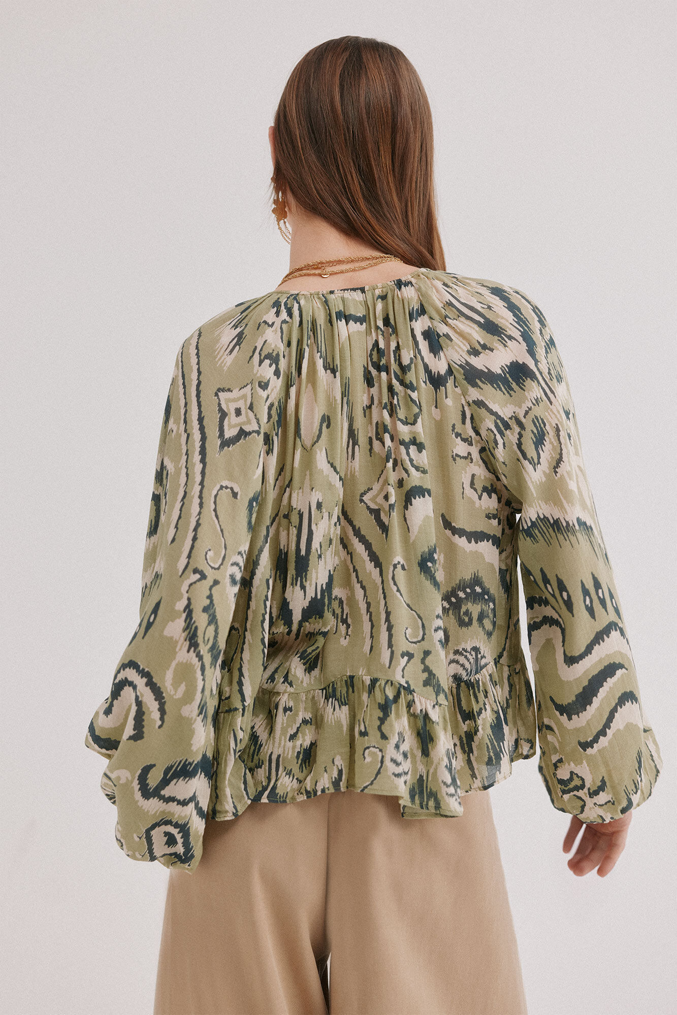 Hoss Intropia Camer&oacute;n. Blusa estampada Kaki