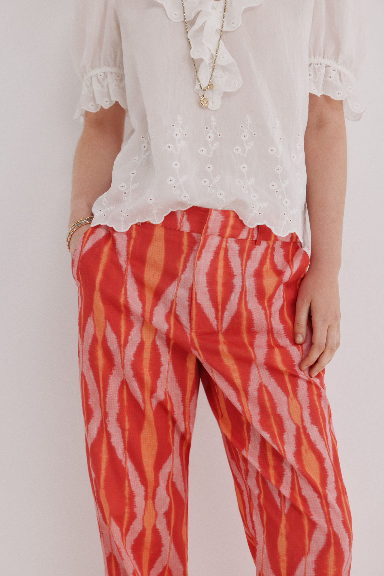Hoss Intropia Perla. Pantal&oacute;n flu&iacute;do estampado Multicolor