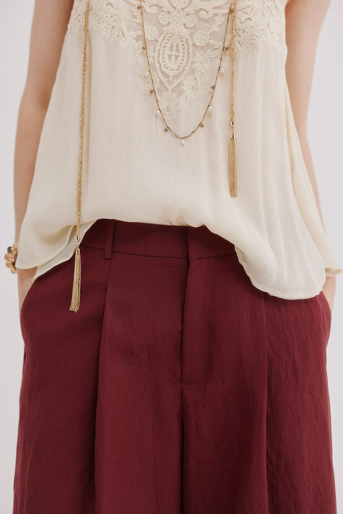 Hoss Intropia Paisley. Bermudas flu&iacute;das Vino