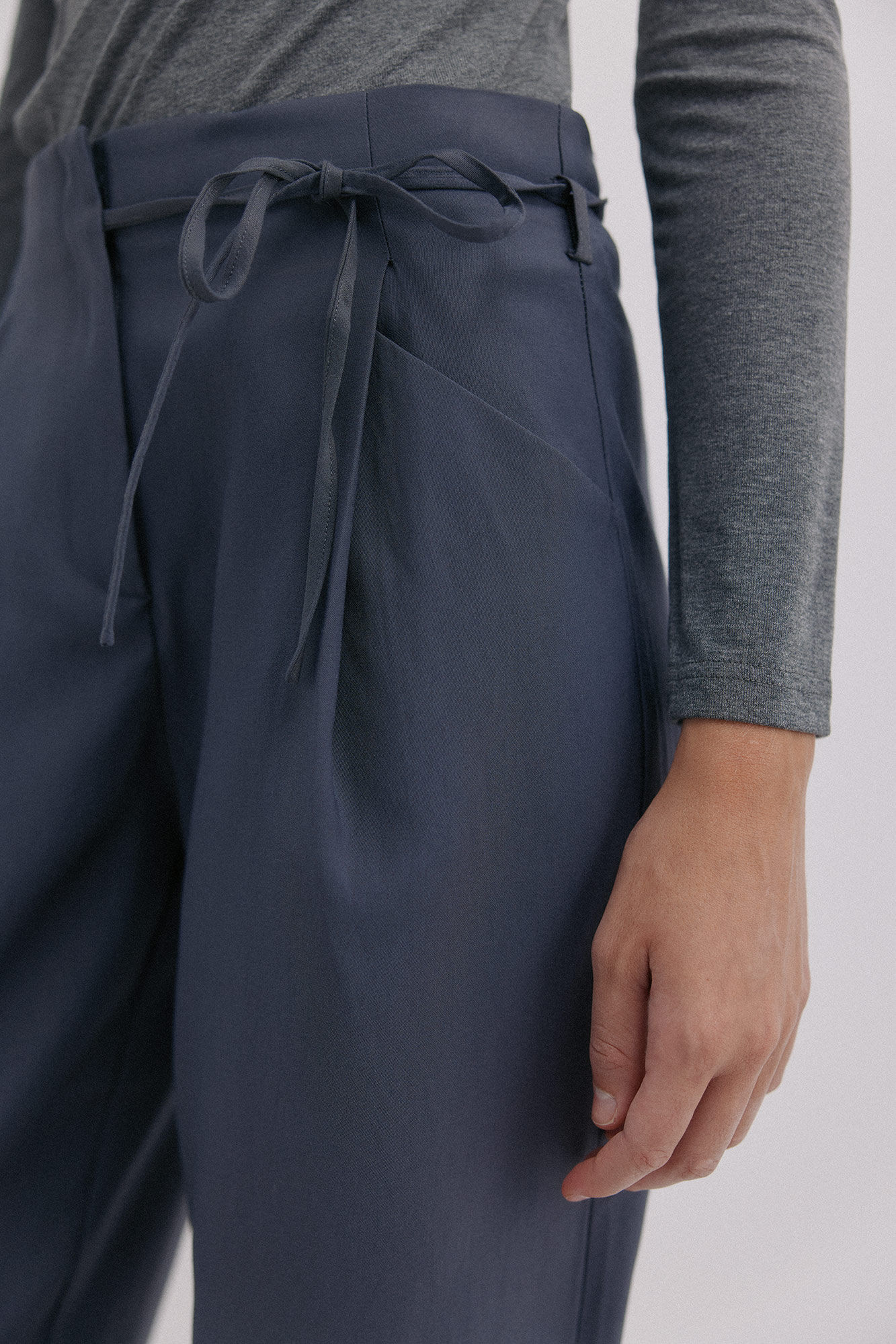 Hoss Intropia Piper. Pantal&oacute;n con lazo Gris