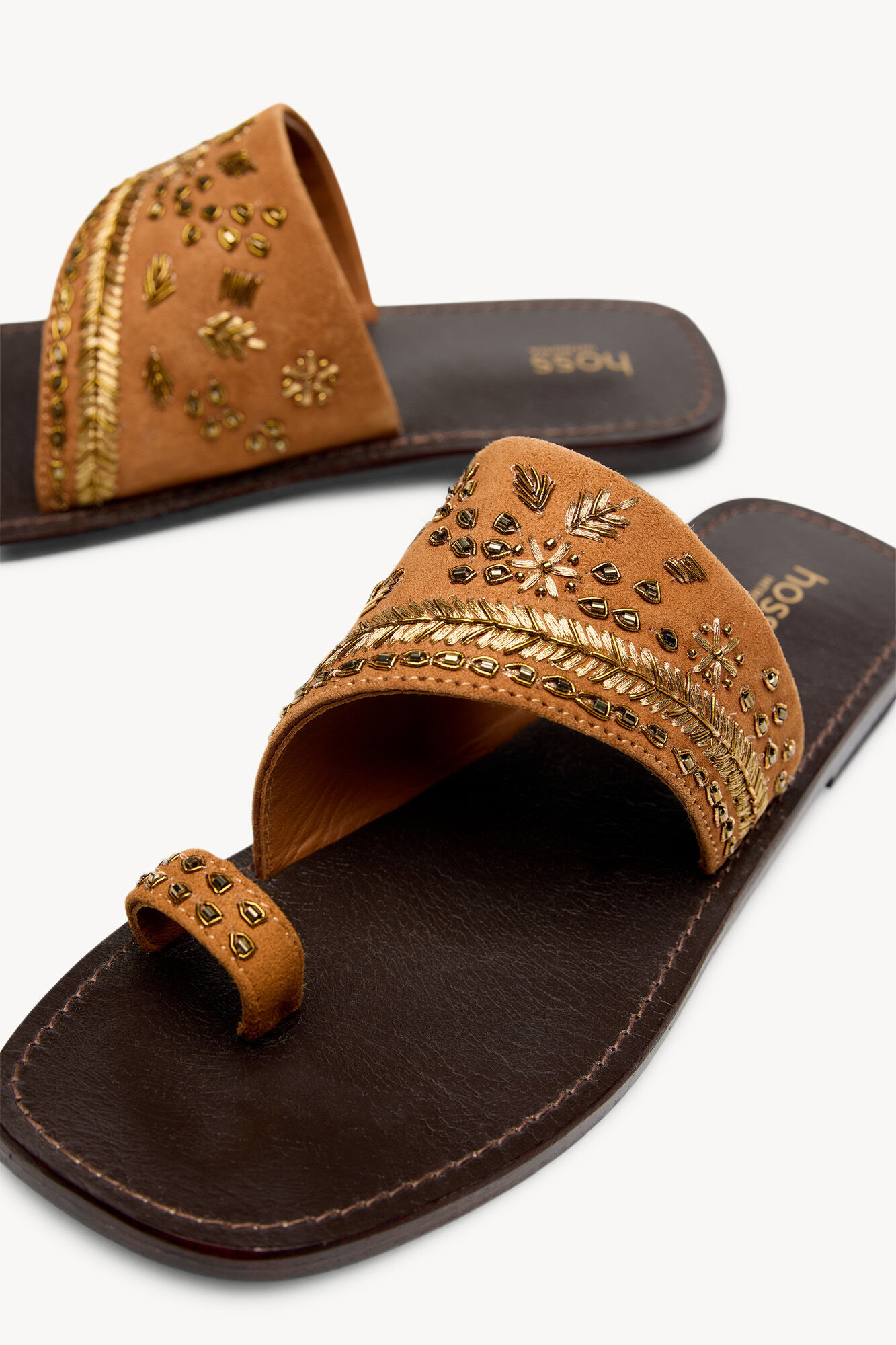 Hoss Intropia Macarena. Sandalias de ante bordadas Camel