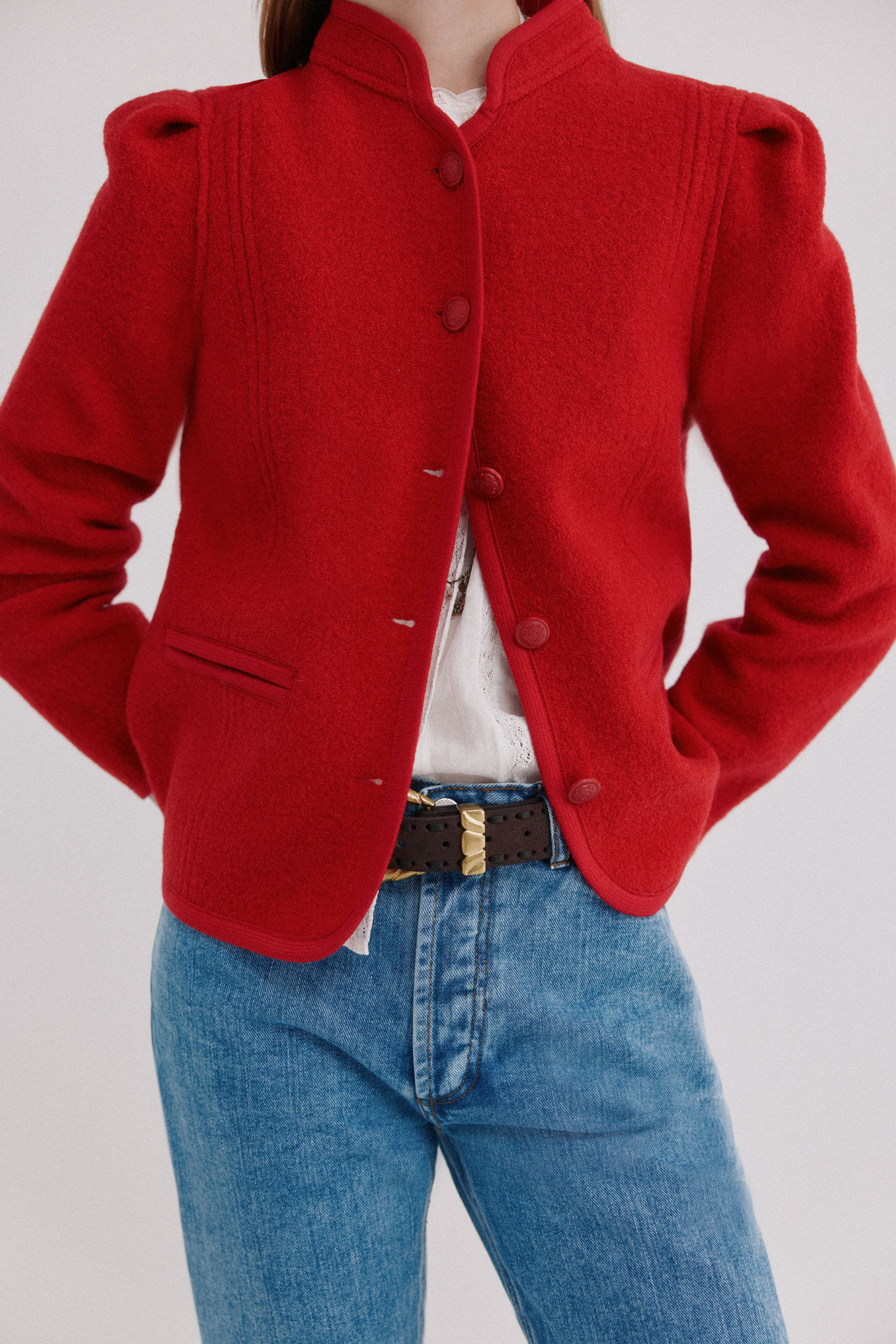 Hoss Intropia Francia. Chamarra austriaca rojo