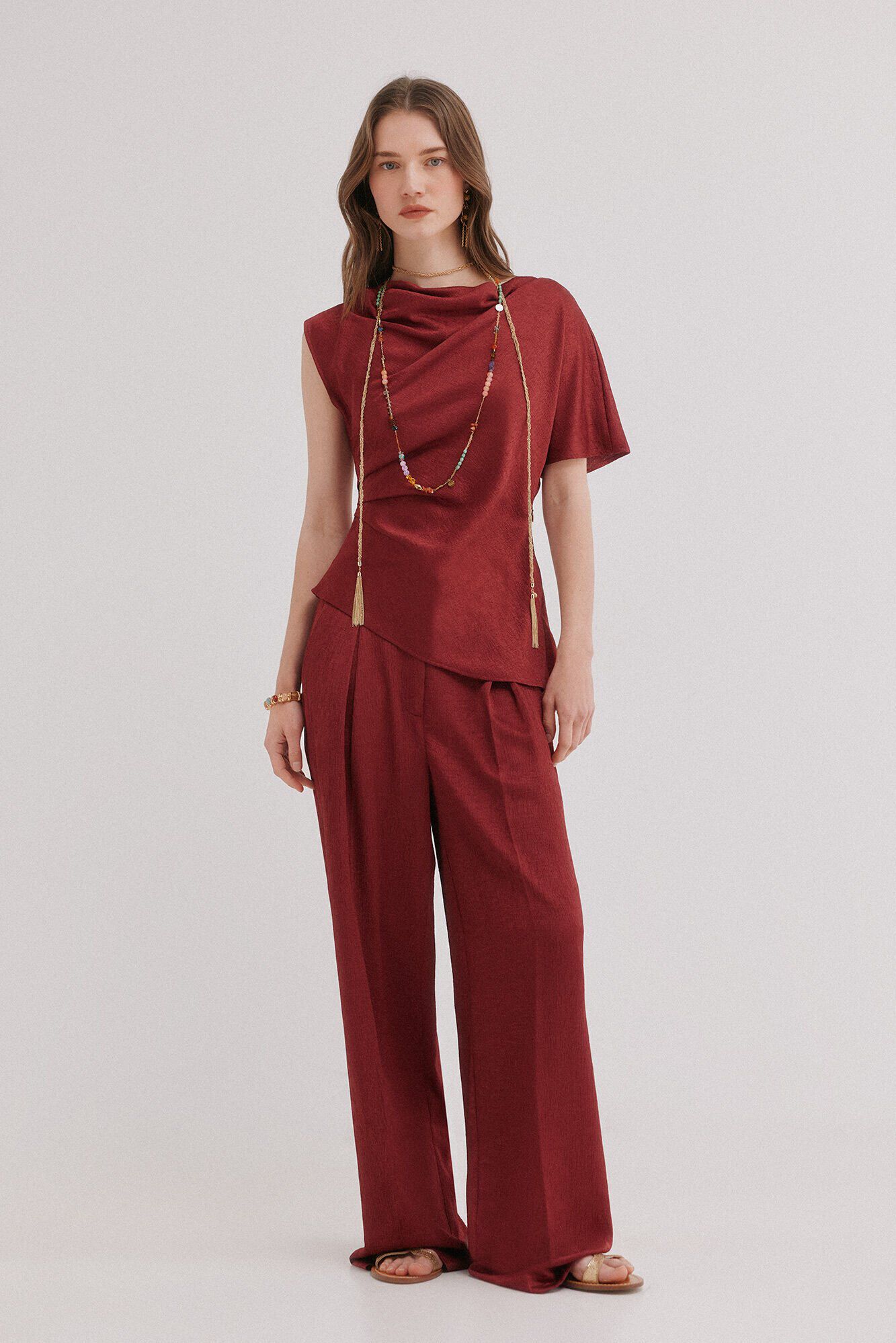 Hoss Intropia Carolyn. Blusa flu&iacute;da satinada Vino