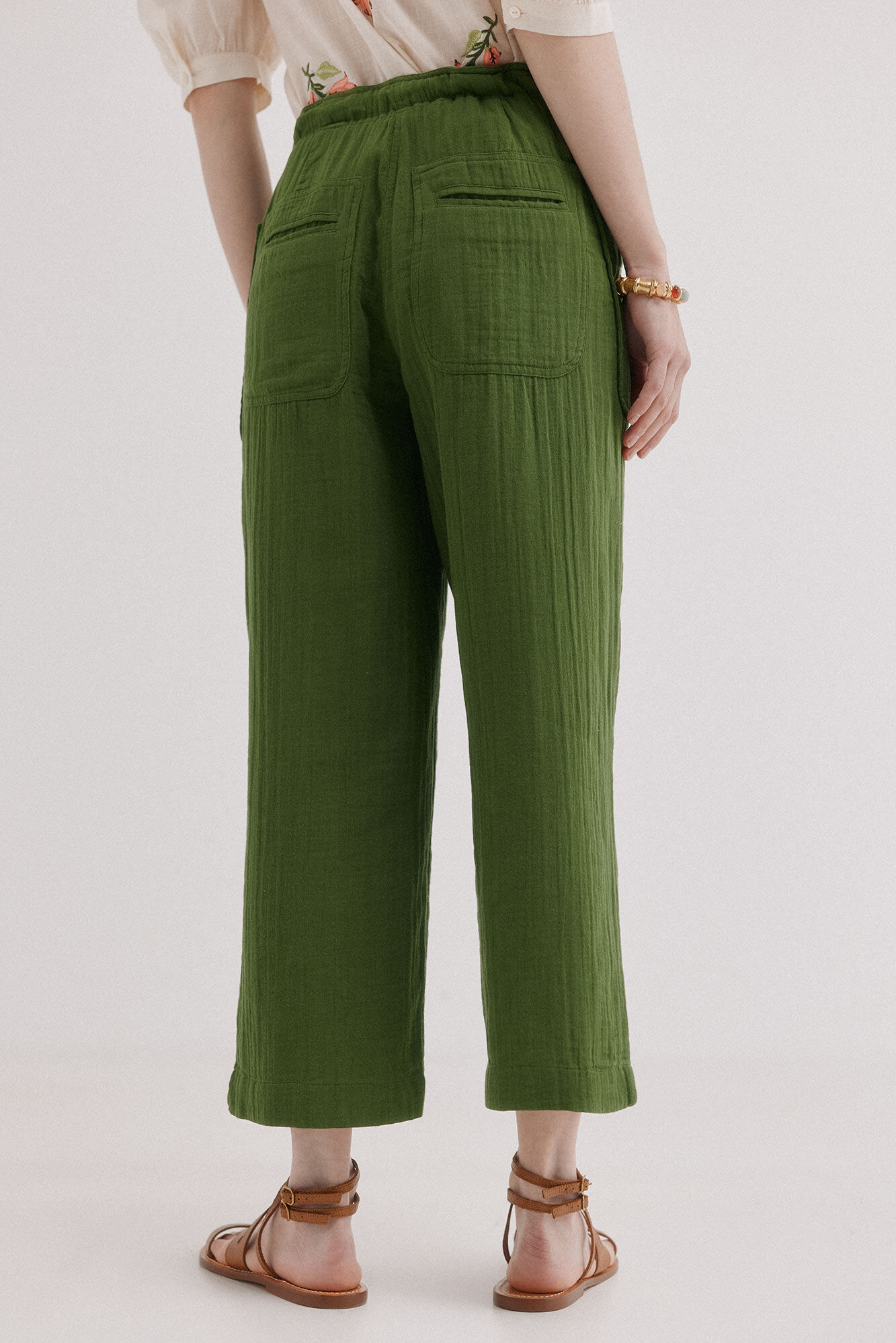 Hoss Intropia Pia. Pantal&oacute;n estilo cargo Kaki