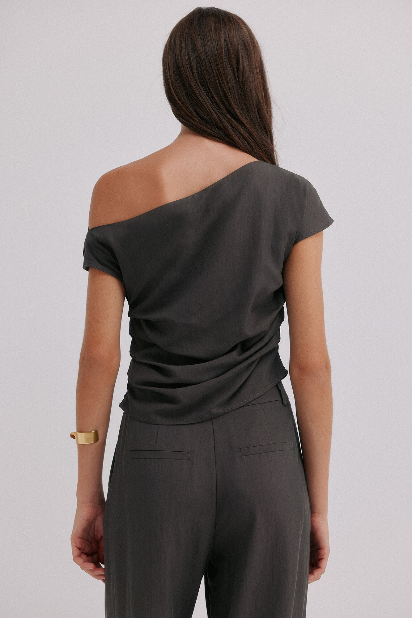 Hoss Intropia Gis&egrave;le. Top asim&eacute;trico Gris