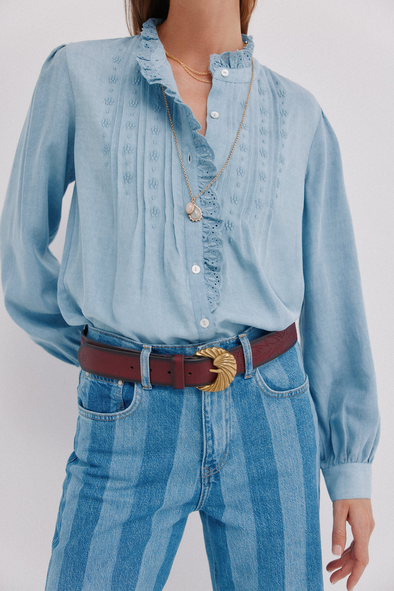 Hoss Intropia Cintia. Blusa con volante en la solapa Azul