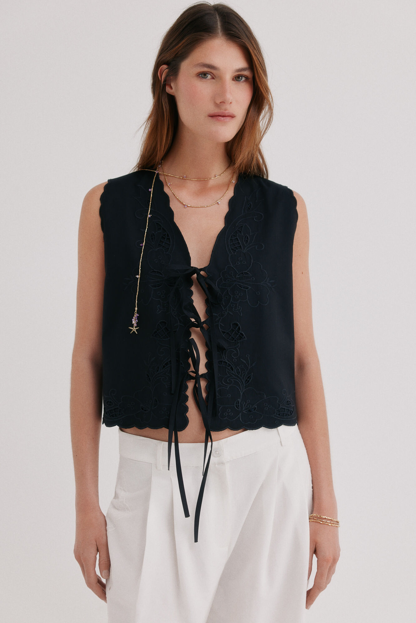 Hoss Intropia Nicole. Collar corbatero cadena Dorado