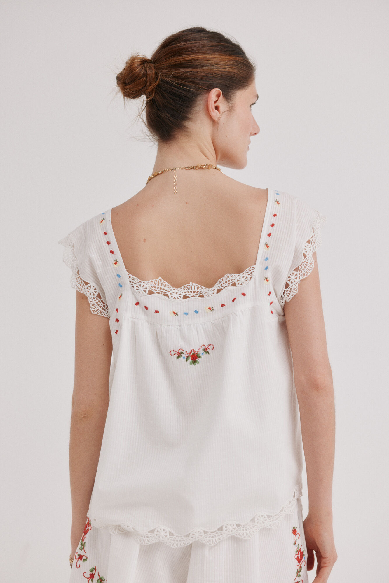 Hoss Intropia Calista. Top bordado Marfil