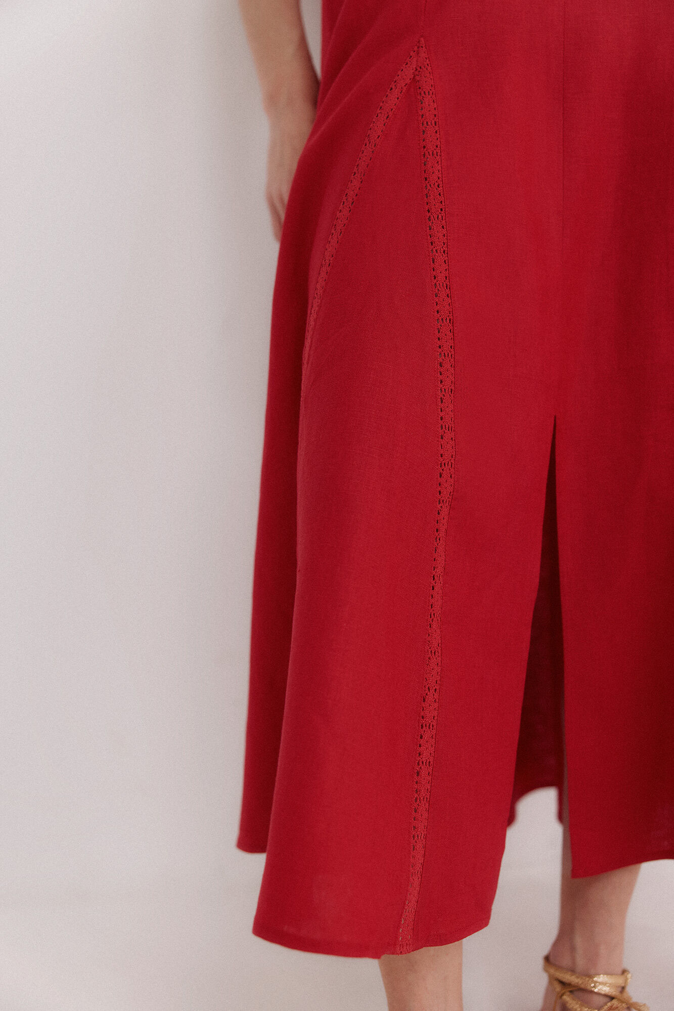 Hoss Intropia Ailin. Vestido midi rojo rojo