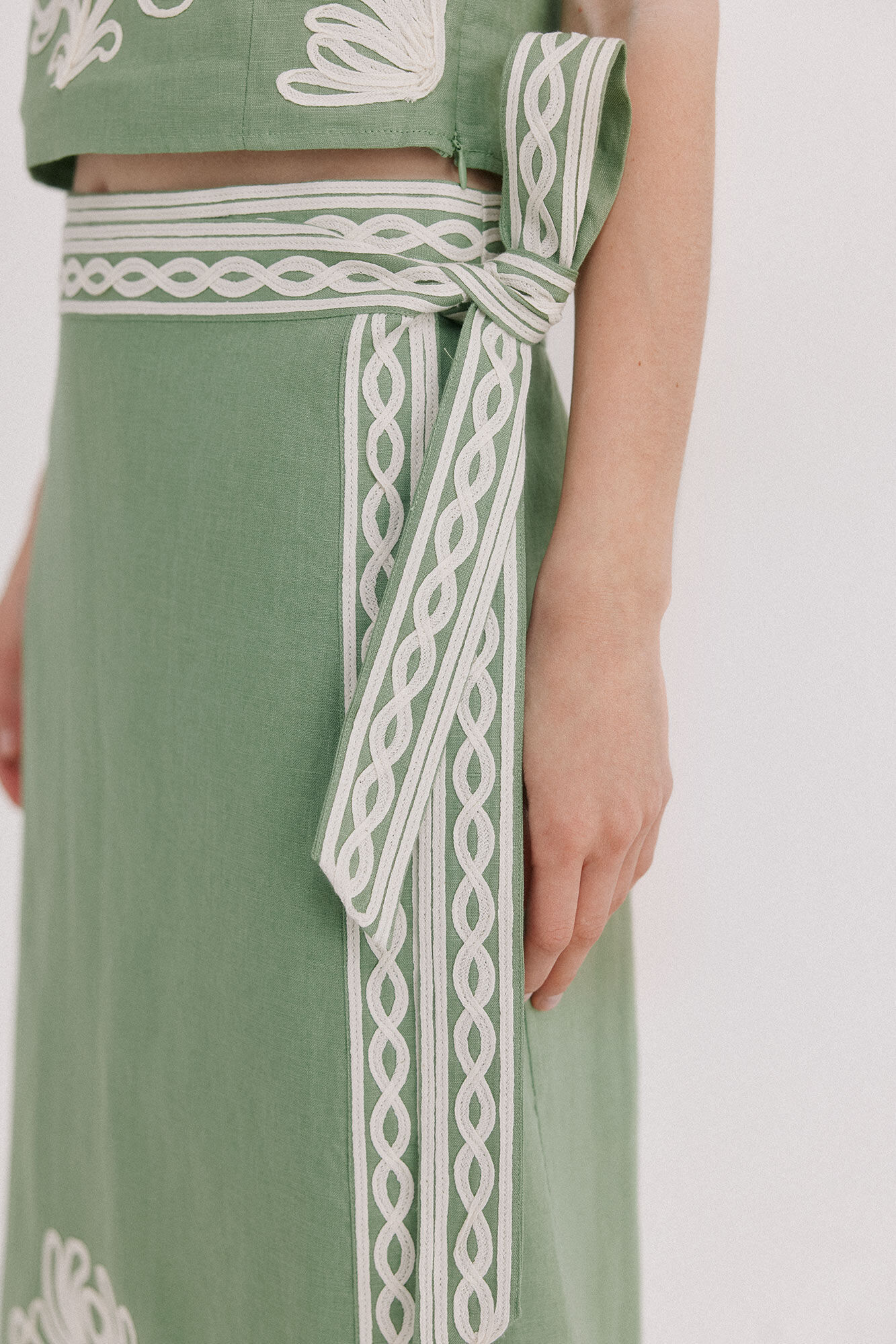 Hoss Intropia Renata. Falda cruzada Verde