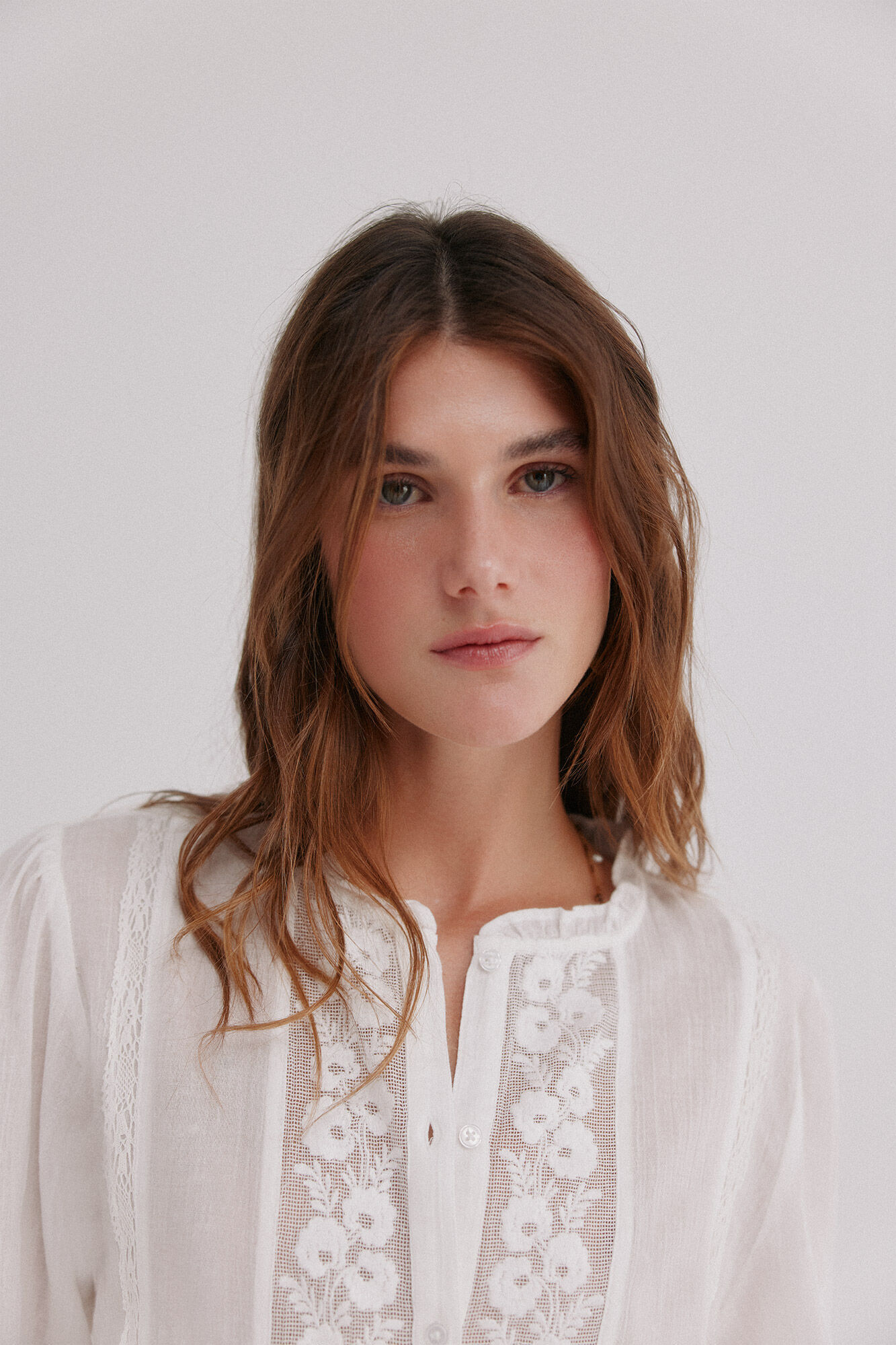 Hoss Intropia Caridad. Blusa bordada Marfil